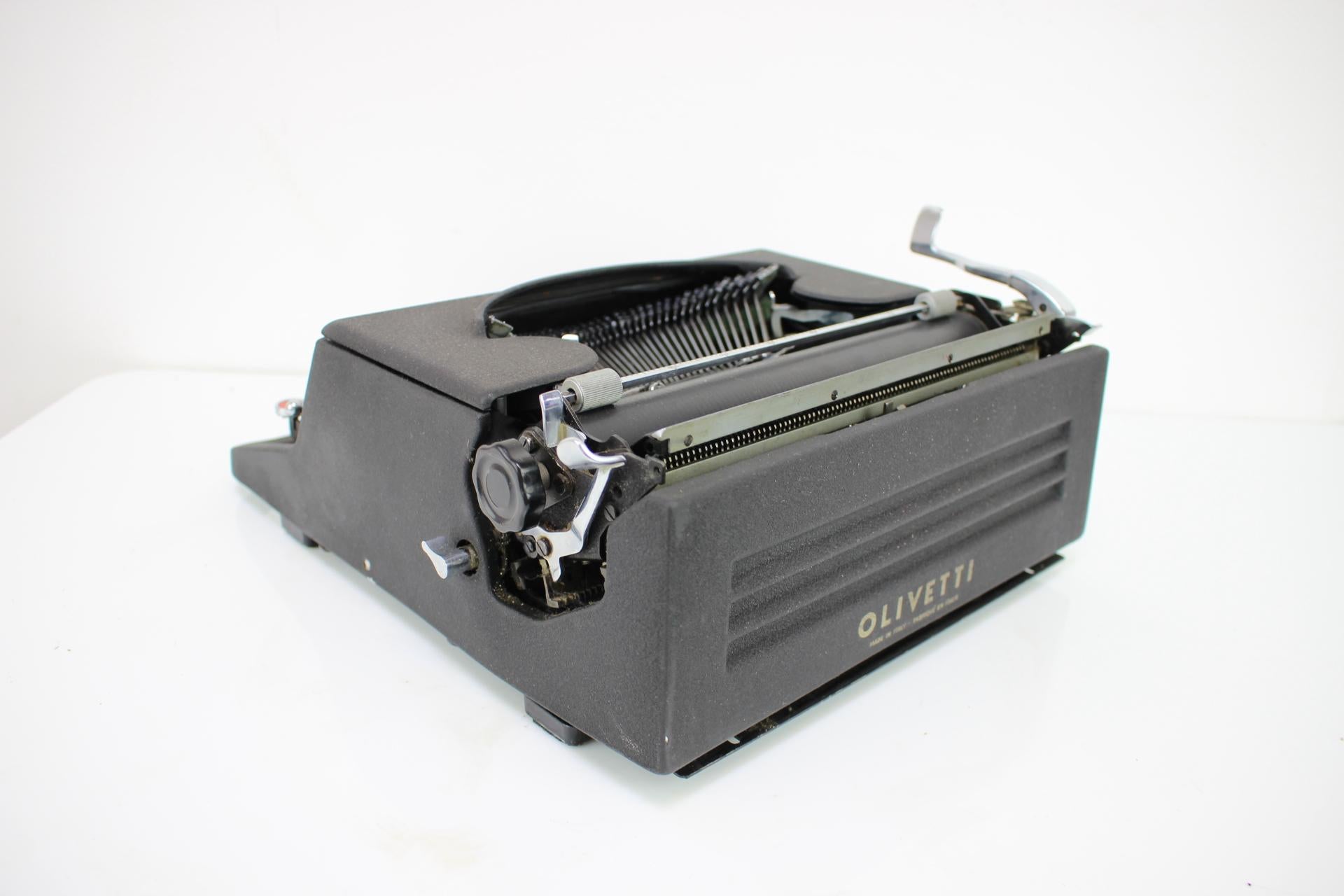 olivetti schreibmaschine alt