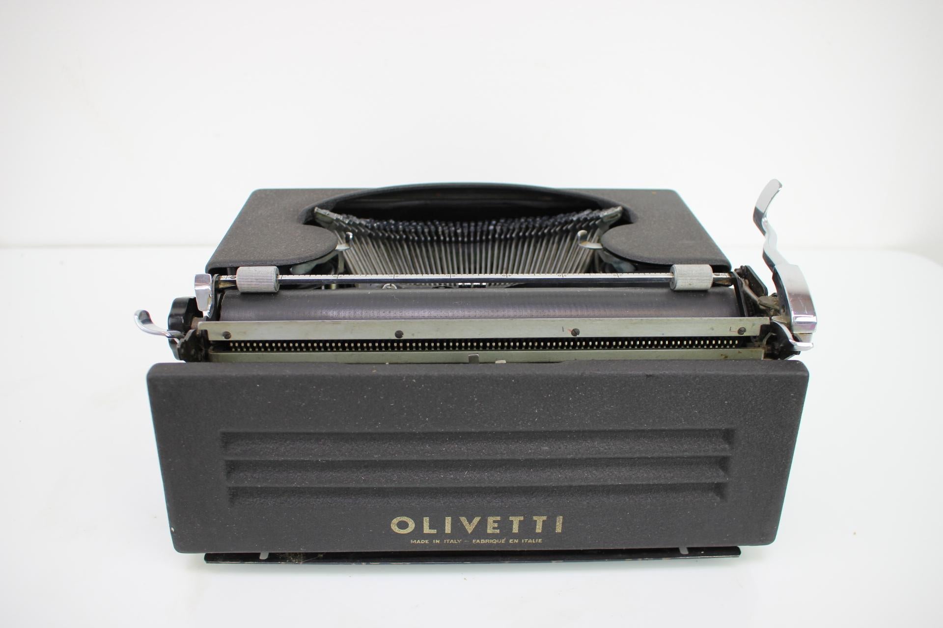 Schreibmaschine Olivetti Studio 42 aus der Mitte des Jahrhunderts, 1946 Italien (Moderne der Mitte des Jahrhunderts) im Angebot