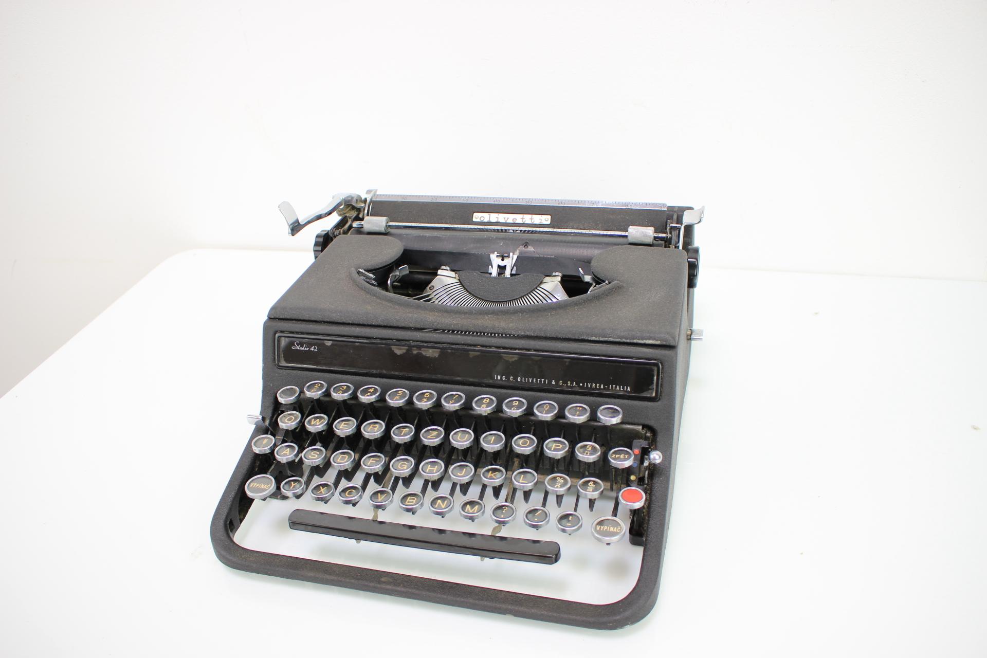 Schreibmaschine Olivetti Studio 42 aus der Mitte des Jahrhunderts, 1946 Italien (Chrom) im Angebot