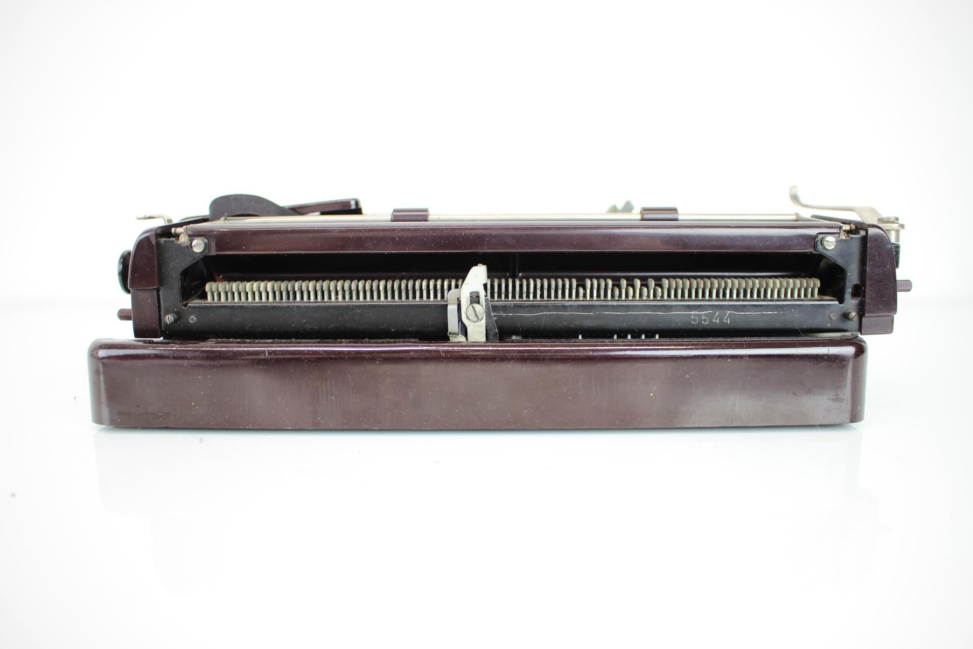 Typeur Olympia-Plana, Allemagne, 1940 Bon état - En vente à Praha, CZ