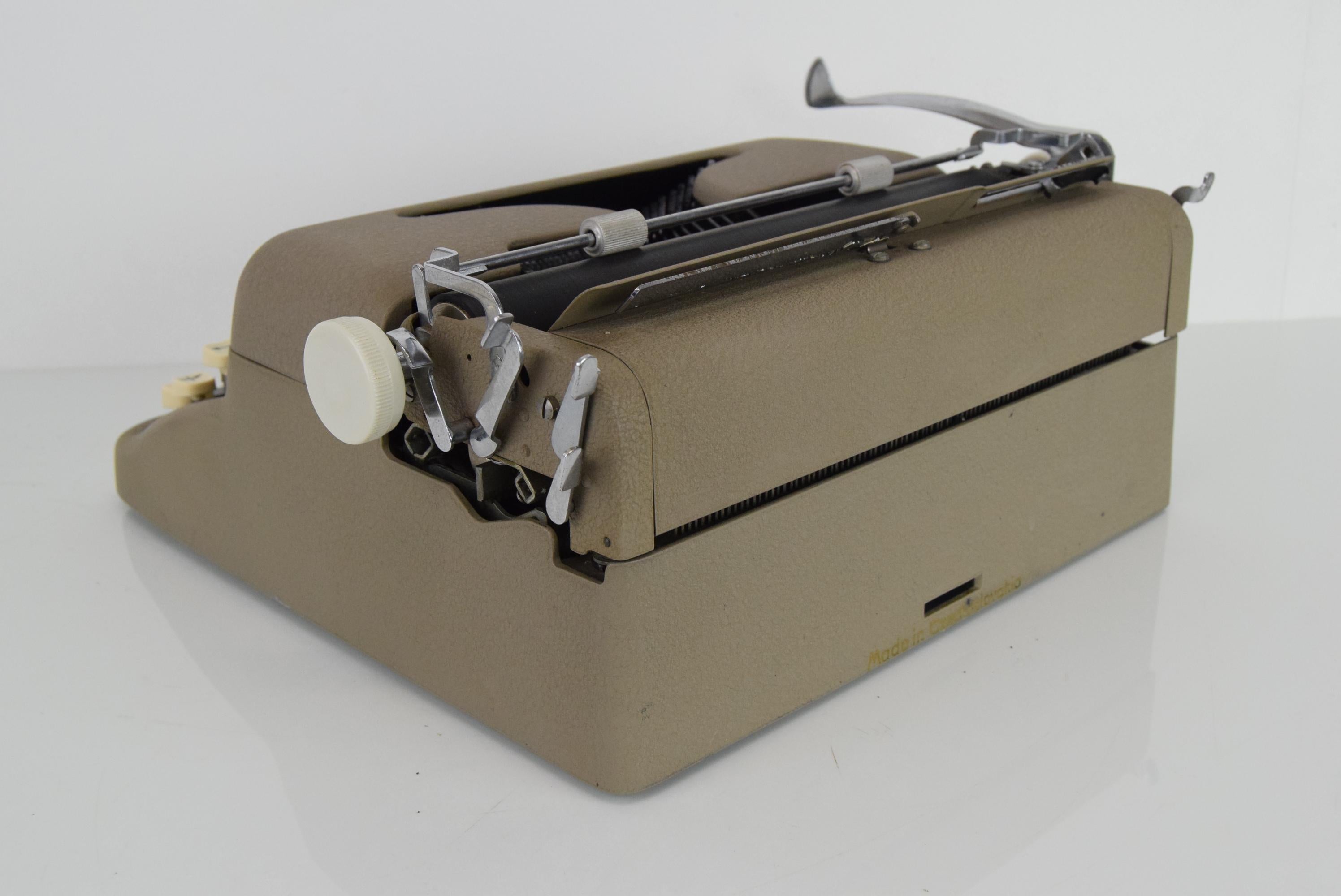 Midcentury Typewriter / Zeta, 1950s.  For Sale 4