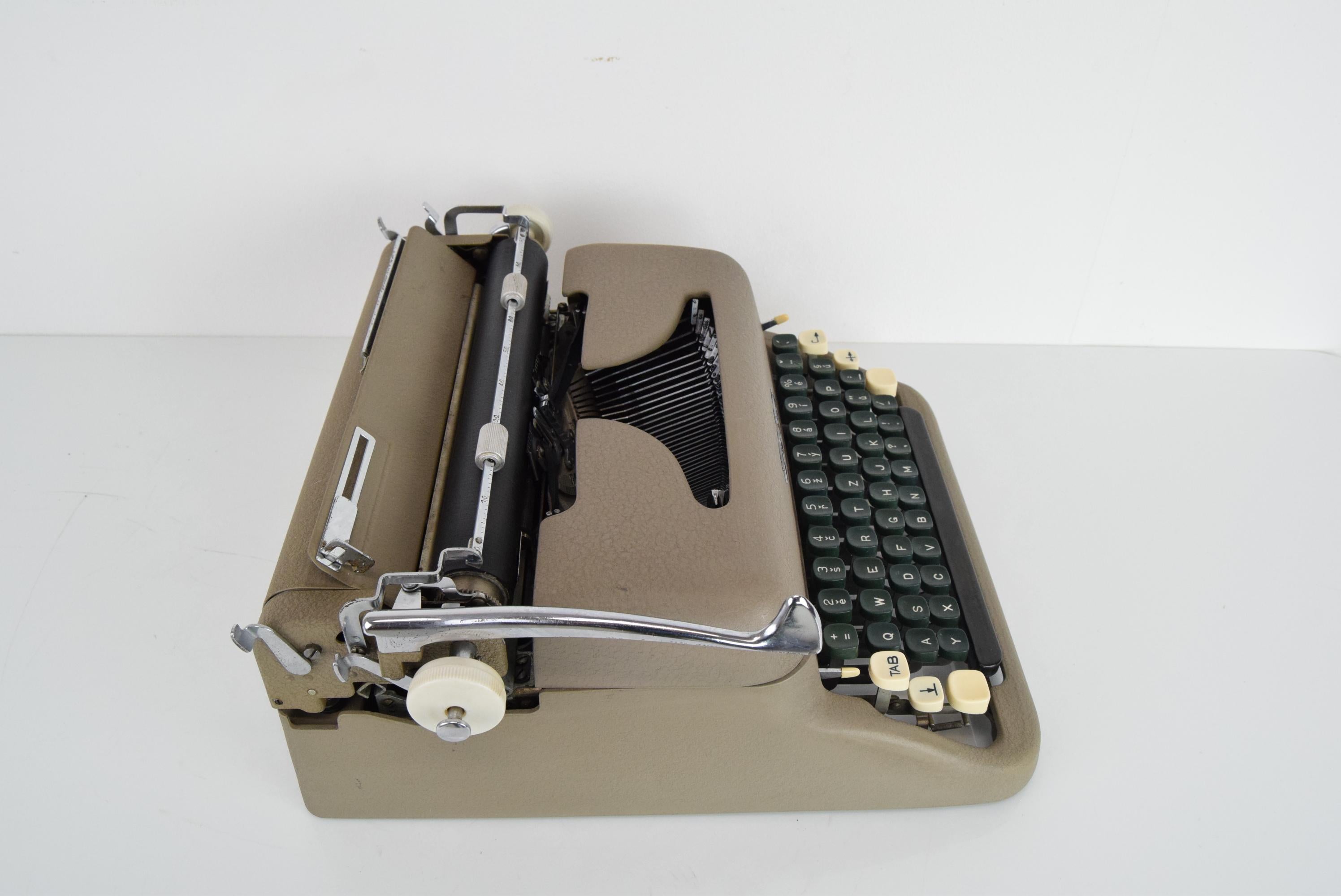 Midcentury Typewriter / Zeta, 1950s.  For Sale 8