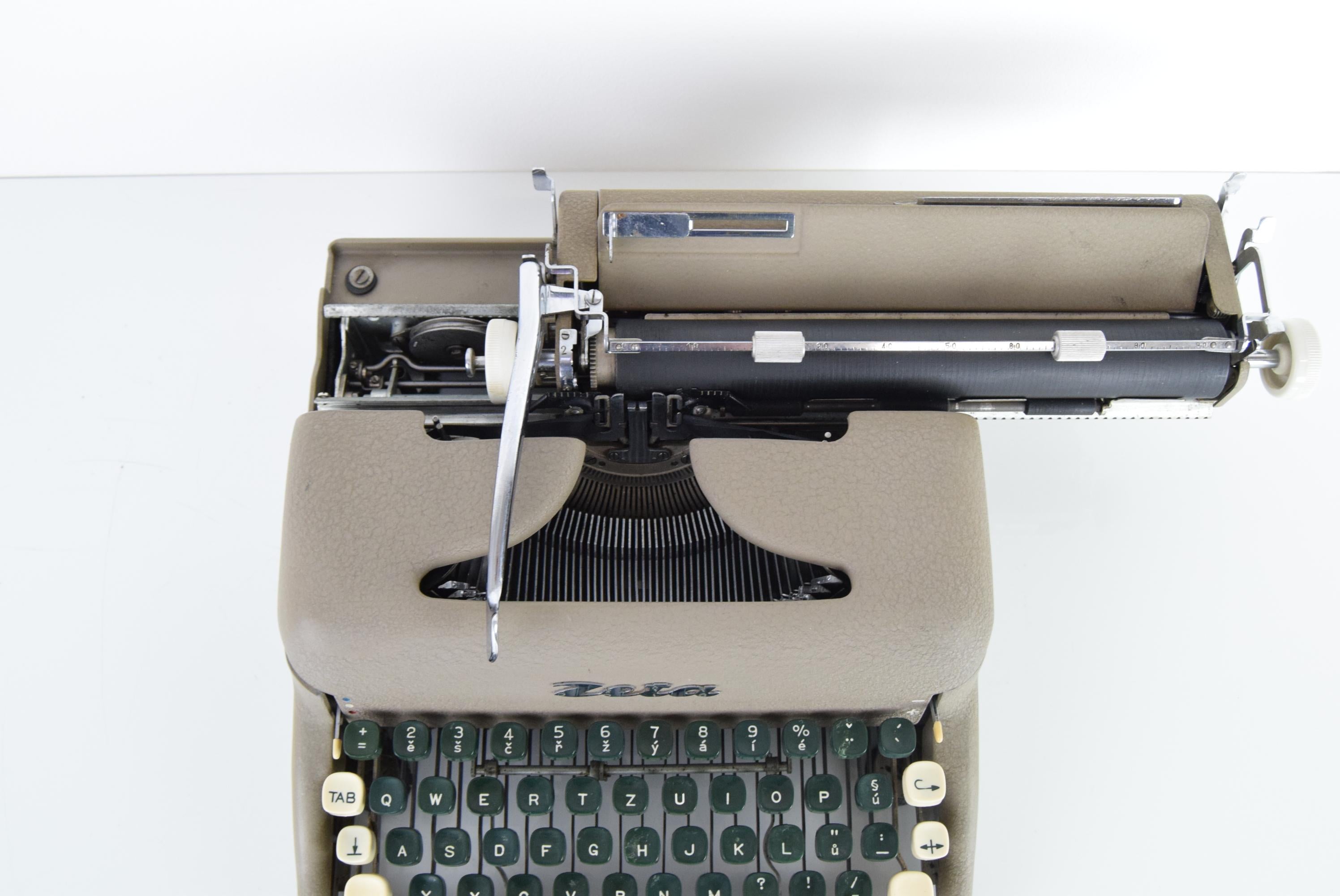Tchèque Machine à écrire / Zeta, années 1950.  en vente