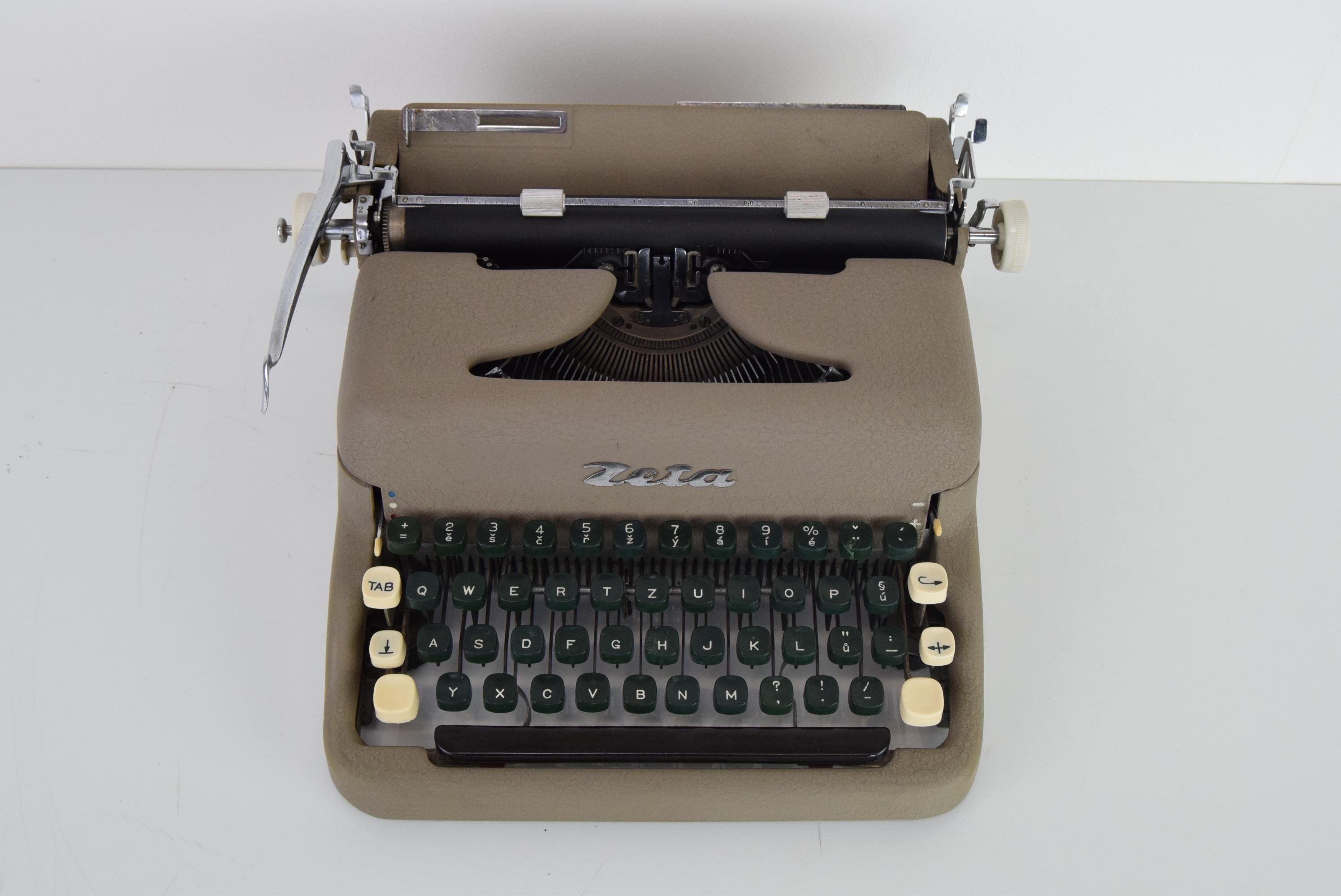 Midcentury Typewriter / Zeta, 1950s.  In Good Condition For Sale In Praha, CZ