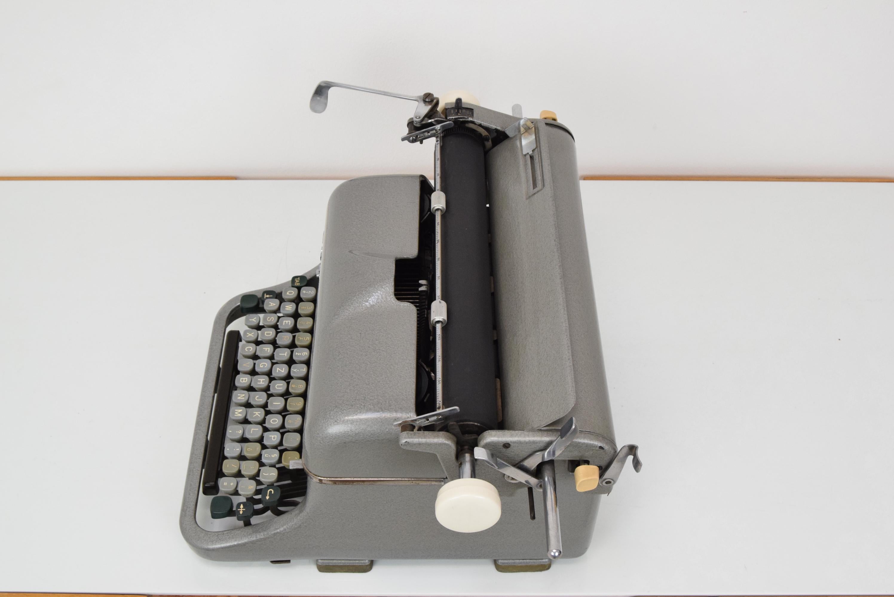 Mid-Century Typewriter/Zeta, 1960's For Sale 2