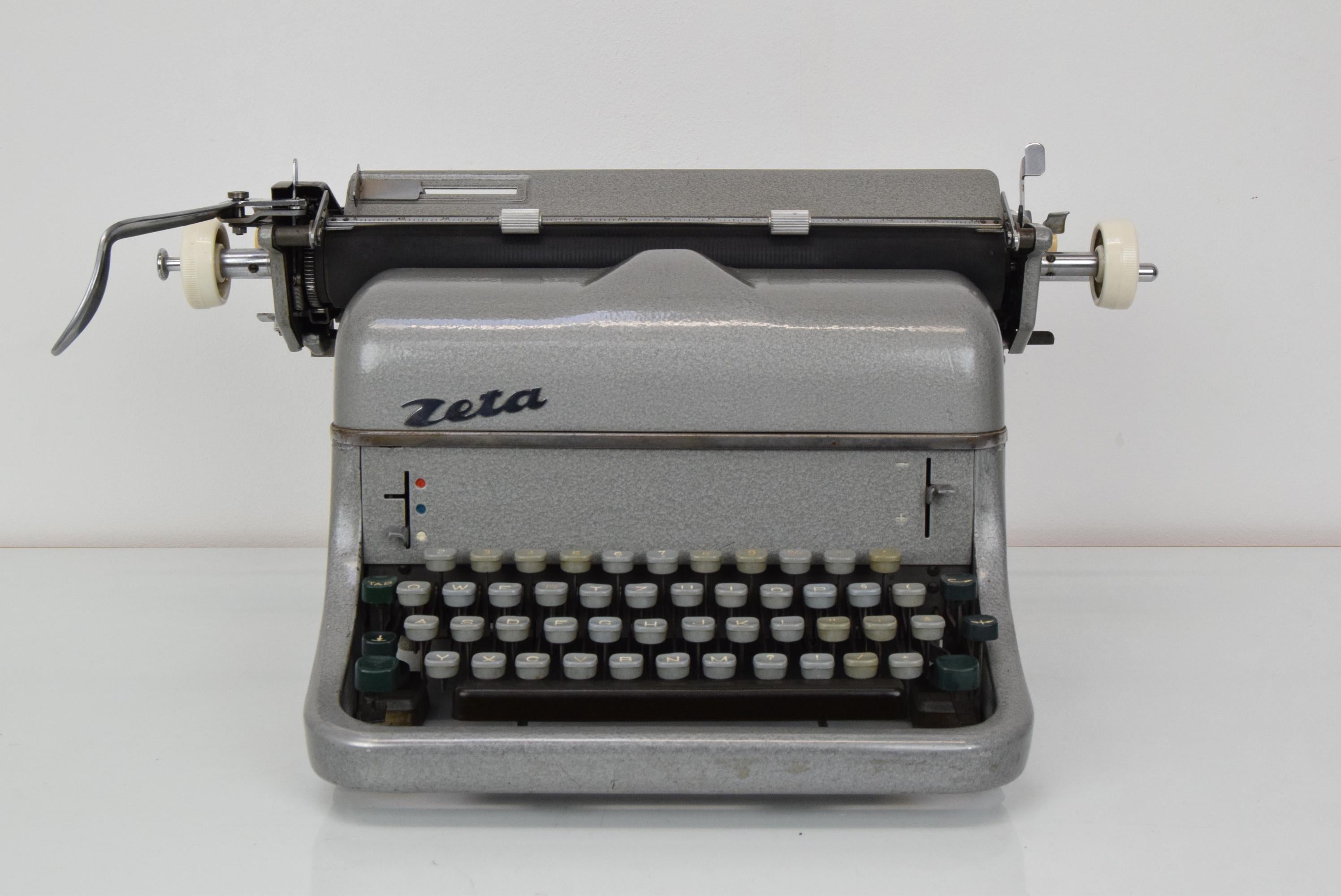 Tchèque Machine à écrire du milieu du siècle/Zeta, années 1960 en vente