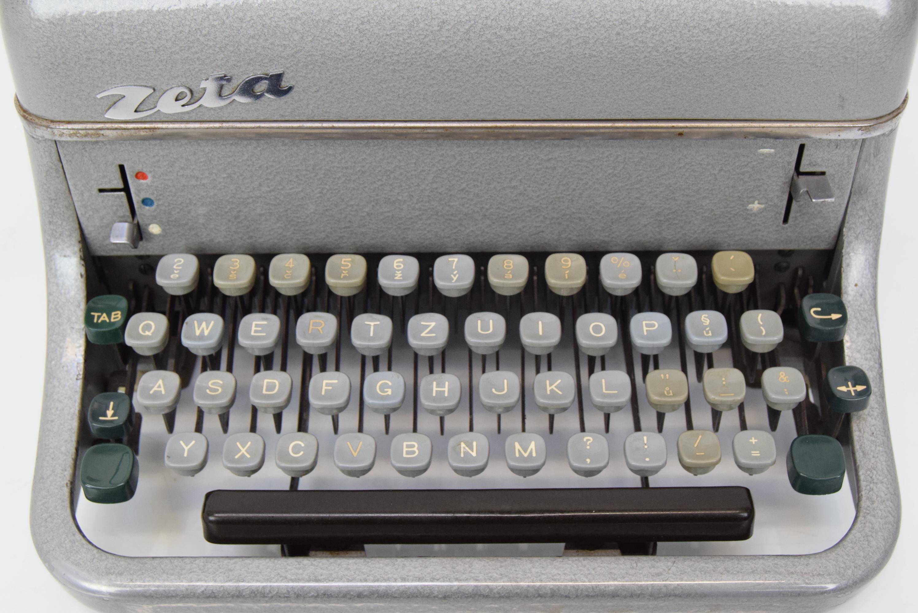 Máquina de escribir/Zeta de mediados de siglo, años 60 Moderno de mediados de siglo en venta