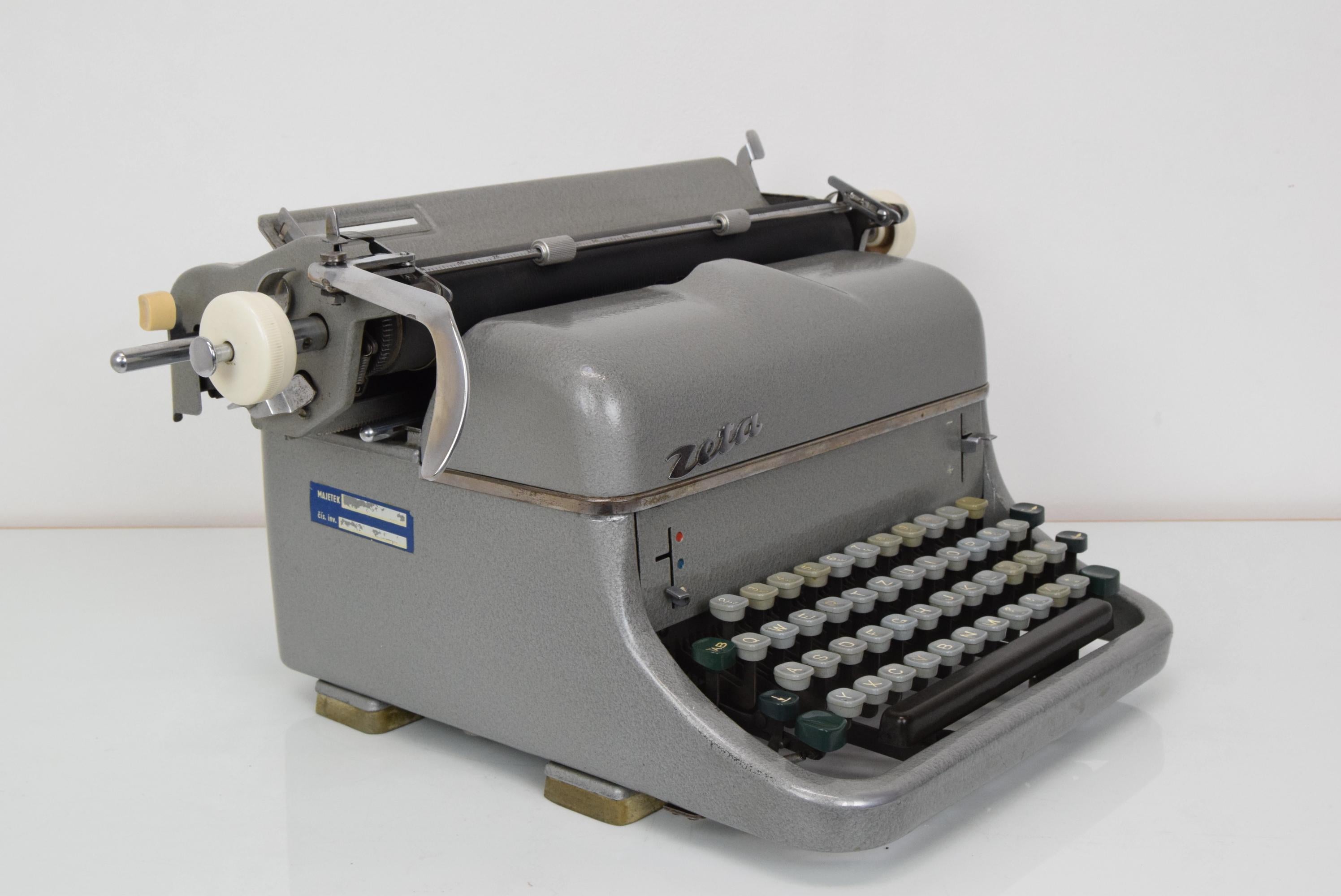 Mid-Century Typewriter/Zeta, 1960's In Good Condition For Sale In Praha, CZ