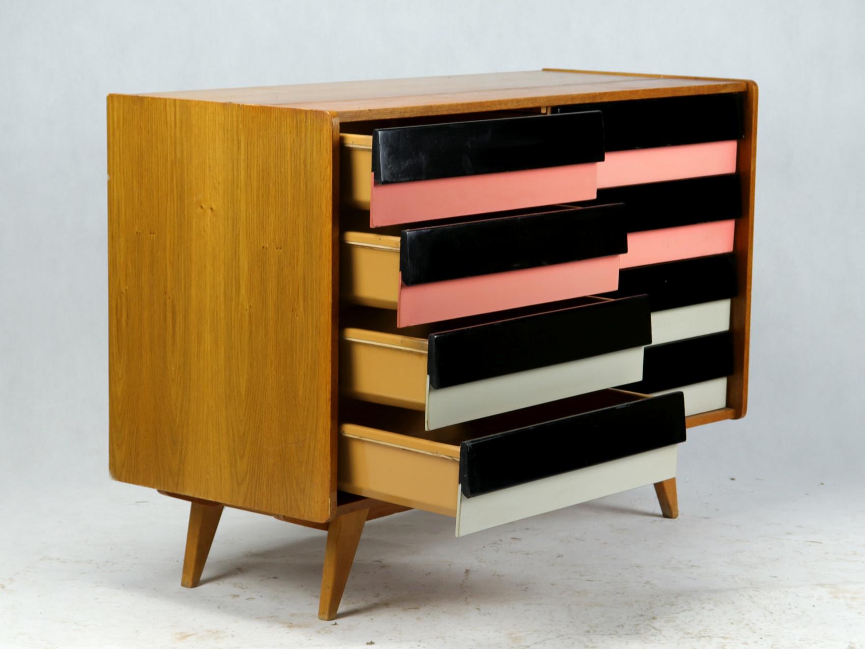 An iconic cabinet, a part of the series U-450, designed by the Czech designer Jirí Jiroutek for the national enterprise Interier Praha. He began to work on U-450 series right after the ´58 Expo exhibition in Brussels. The success of the Czech