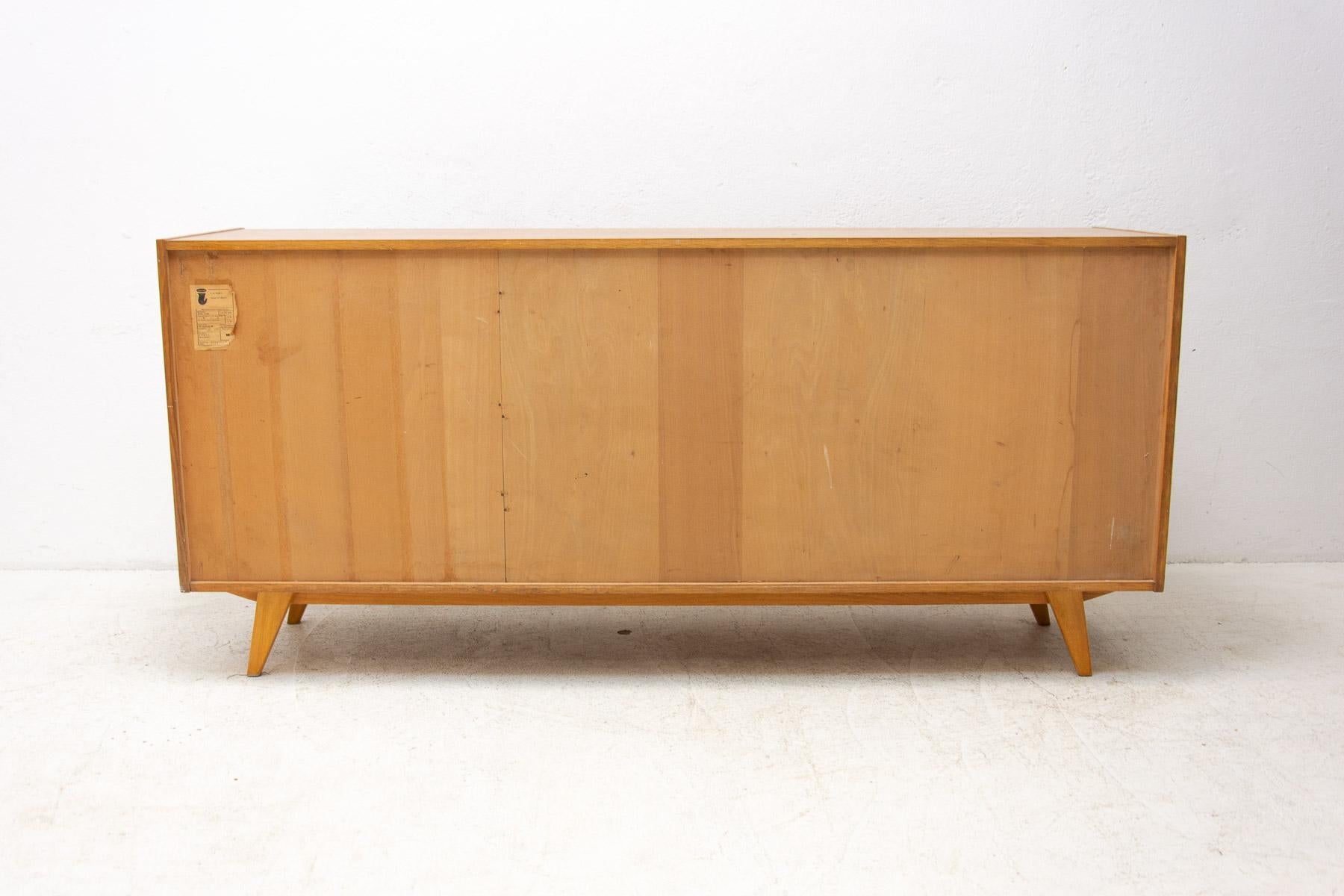 Mid-Century U-460 Sideboard von Jiří Jiroutek für Interiér Praha, Tschechoslowakei im Angebot 9