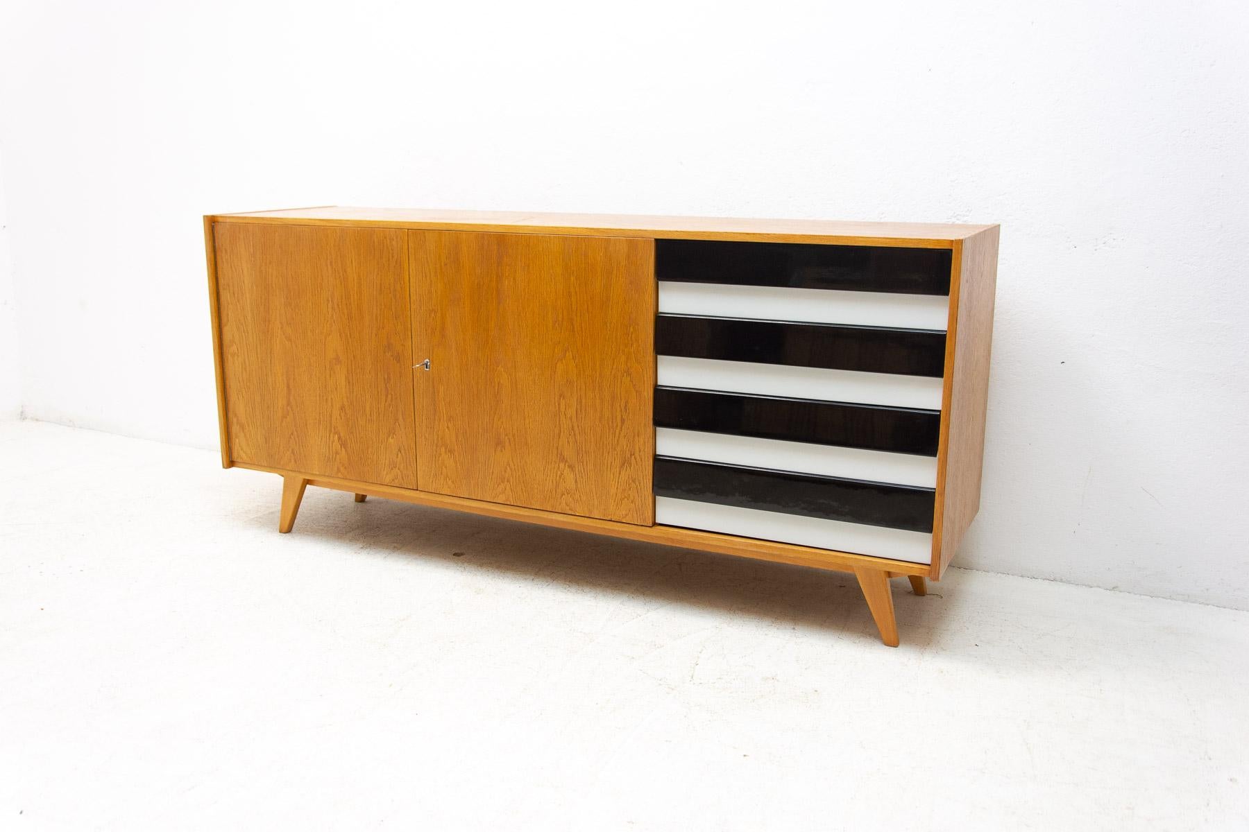 A popular Vintage sideboard model U-460 from the 1960´s. It was designed by Jiri Jiroutek for Interier Praha. It features a beech wood, plywood, colored lacquered drawers. In excellent condition, fully refurbished.

Measures: height: 76 cm,