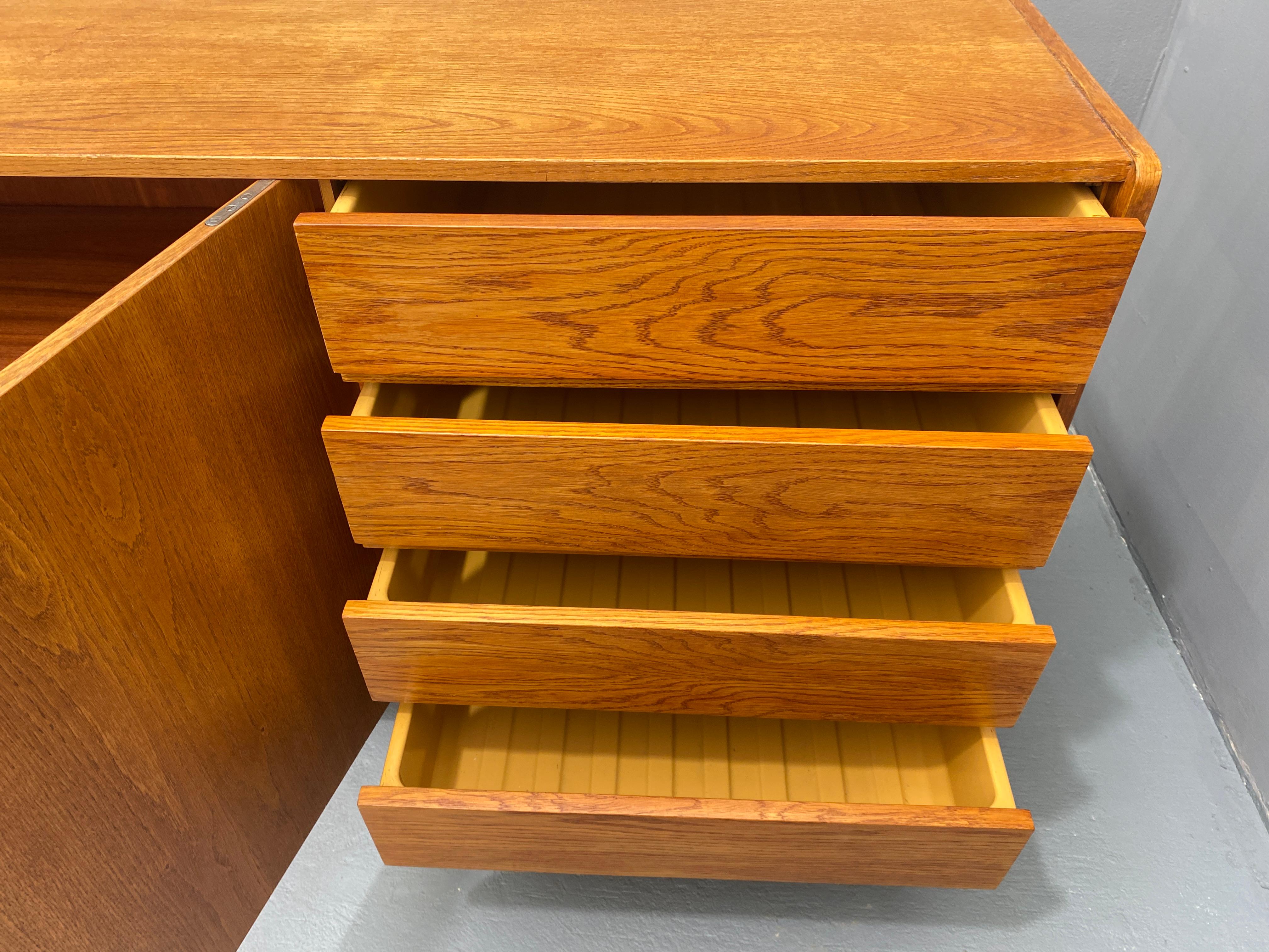 Mid Century U-460 sideboard by Jiří Jiroutek for Interiér Praha, Czechoslovakia For Sale 20