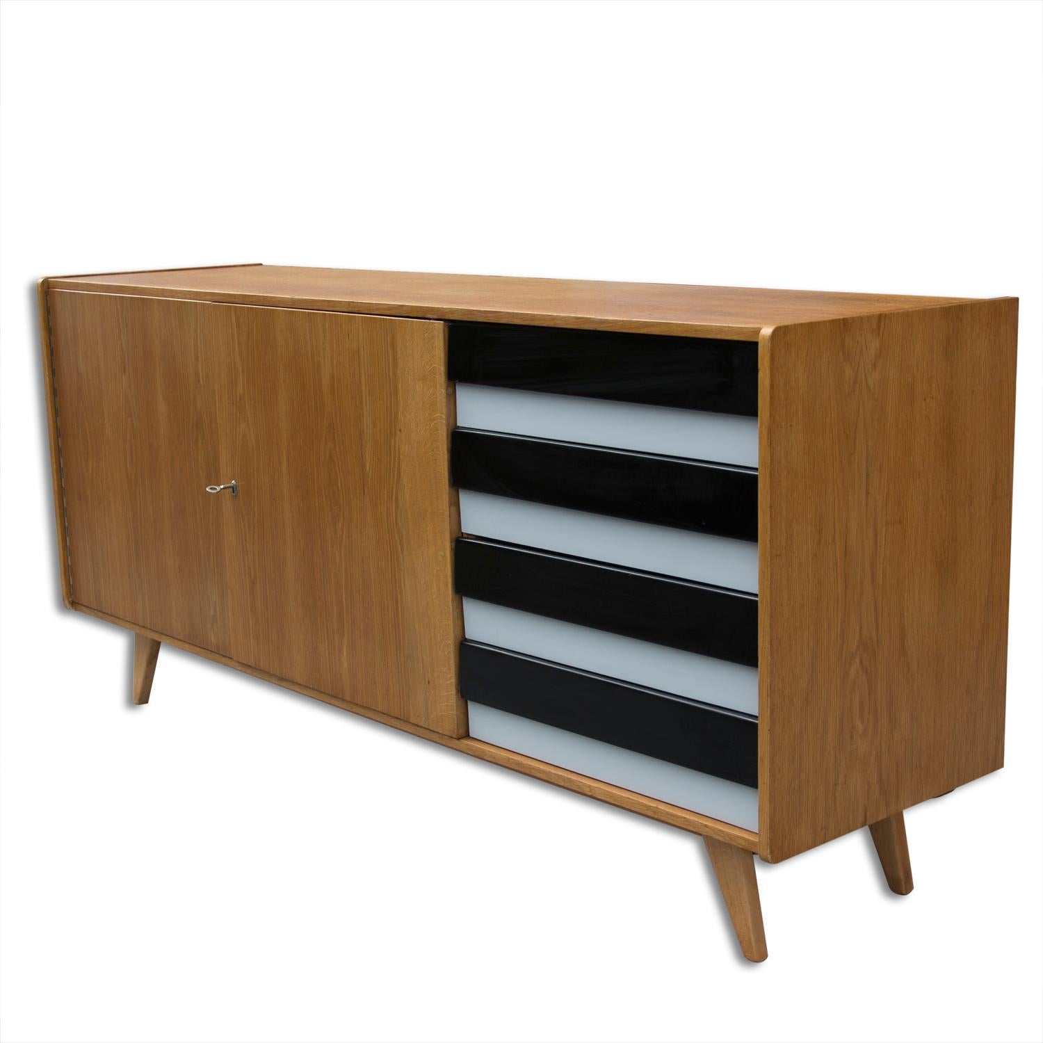 Mid-Century U-460 Sideboard von Ji Jiroutek für Interir Praha, Tschechoslowakei (Skandinavische Moderne) im Angebot