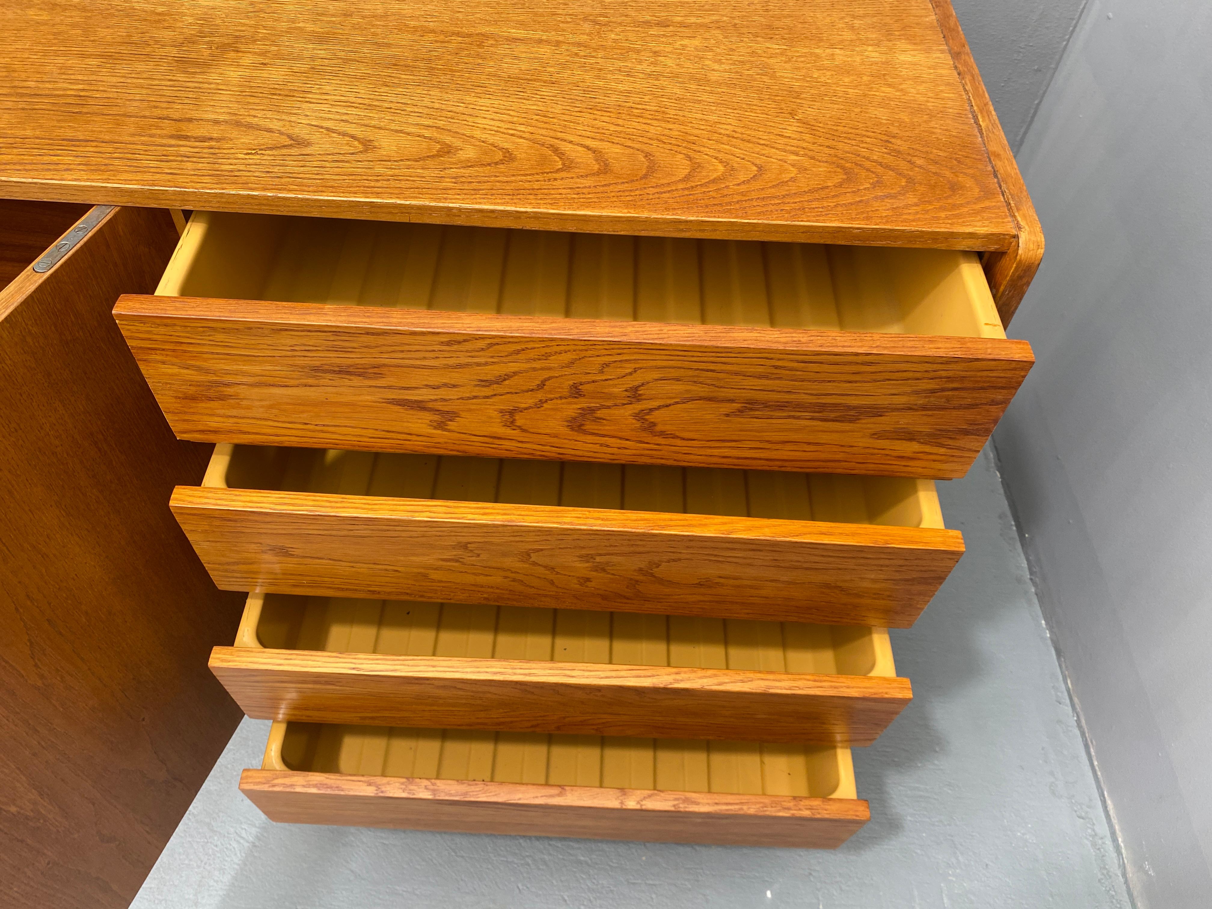 Mid Century U-460 sideboard by Jiří Jiroutek for Interiér Praha, Czechoslovakia For Sale 2