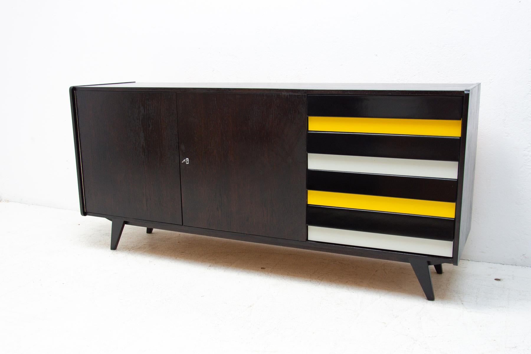 Mid Century U-460 Sideboard by Jiří Jiroutek for Interiér Praha For Sale 5