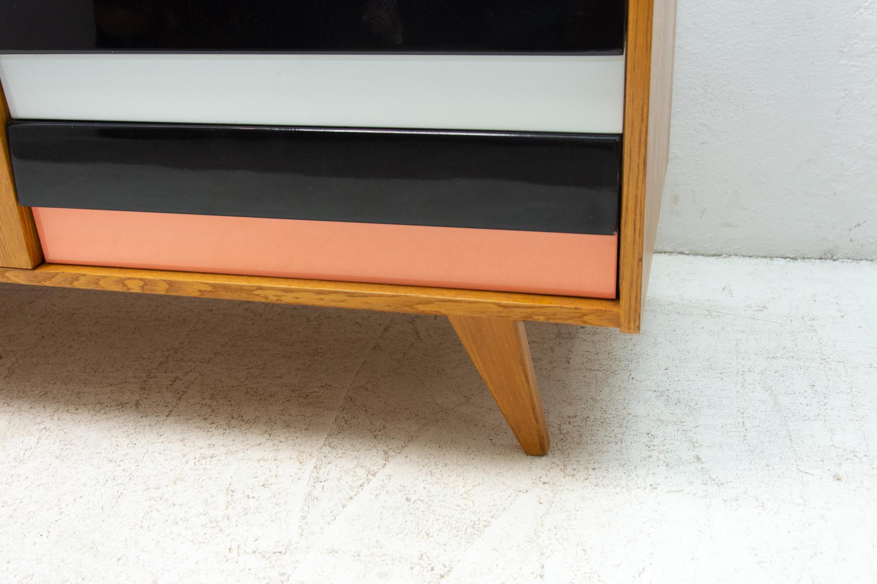  Midcentury U-460 Sideboard by Jiří Jiroutek for Interiér Praha For Sale 8