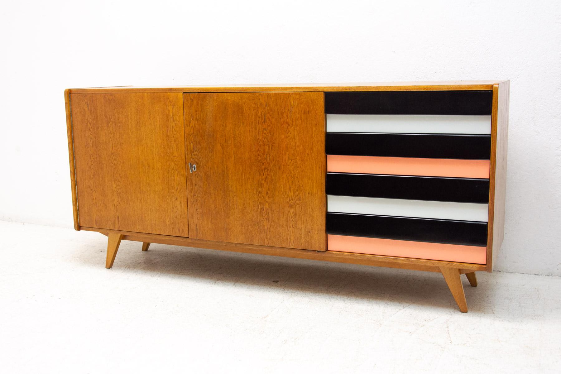 Mid Century U-460 Sideboard by Jiří Jiroutek for Interiér Praha For Sale 11