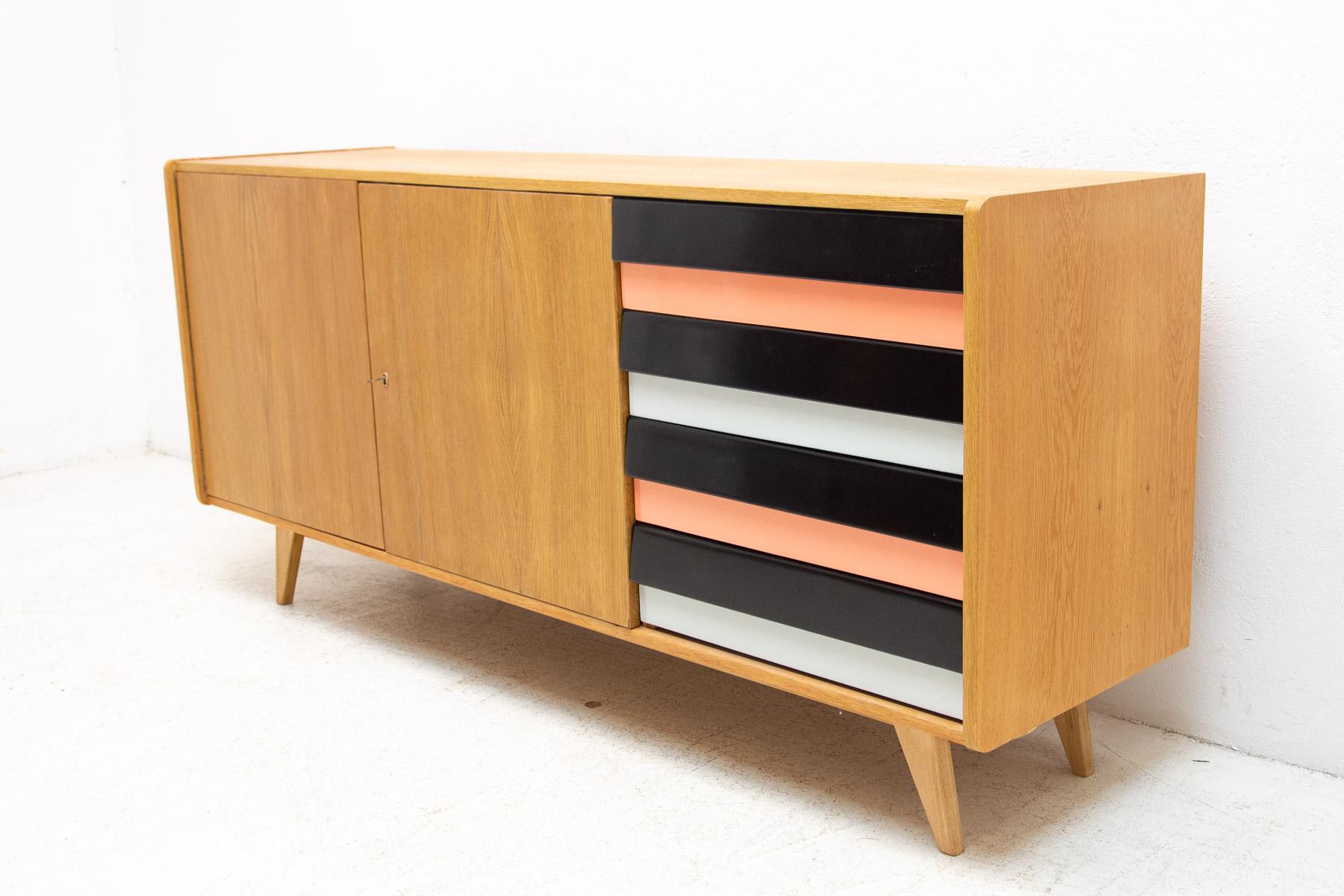A popular Vintage sideboard model U-460 from the 1960´s. It was designed by Jiri Jiroutek for Interier Praha. It features a beech wood, plywood, colored lacquered drawers. Fully renovated. In excelent condition.

Measures: Height: 77 cm, lenght: