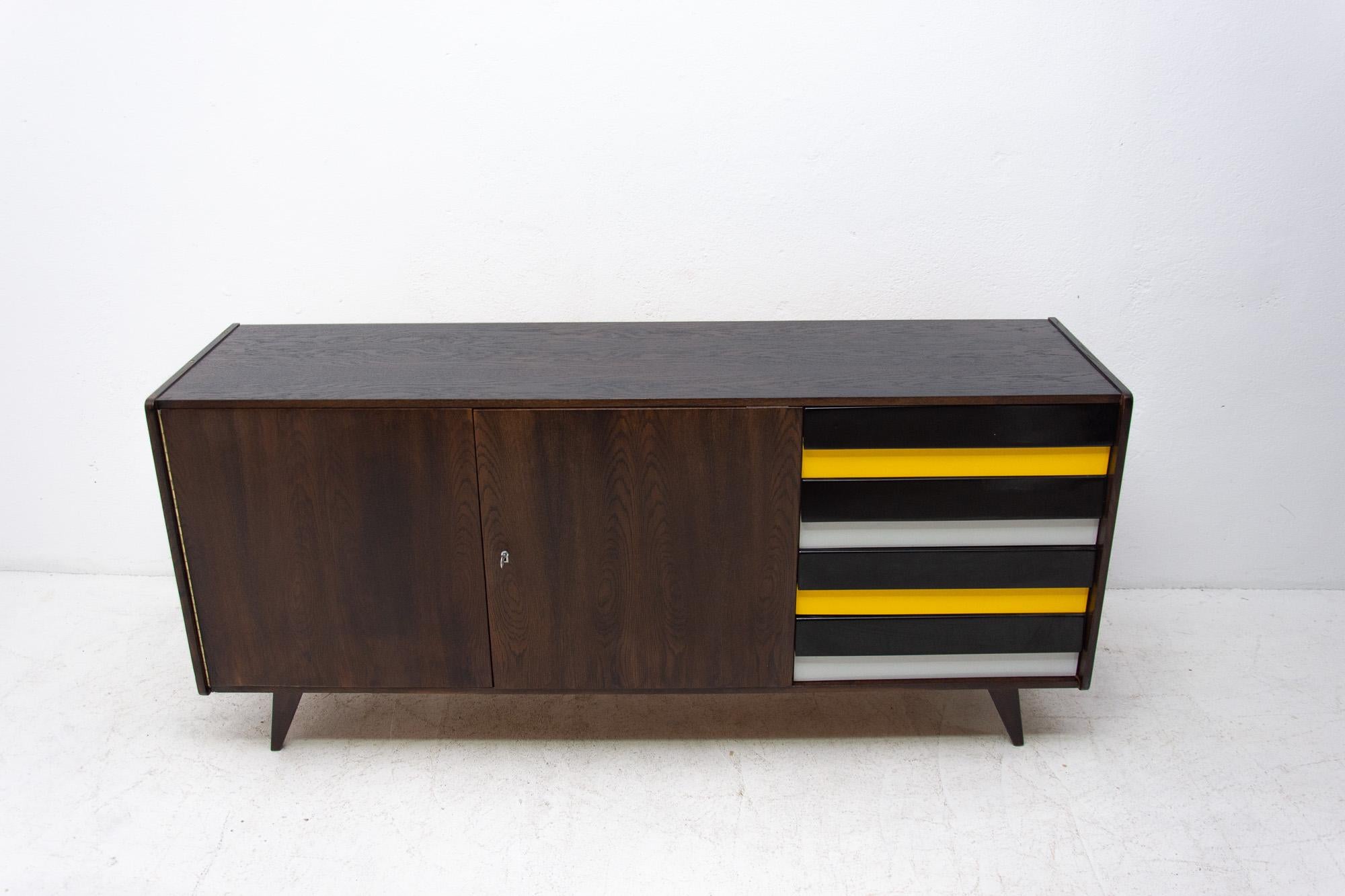 Scandinavian Modern Midcentury U-460 Sideboard by Jiří Jiroutek for Interiér Praha