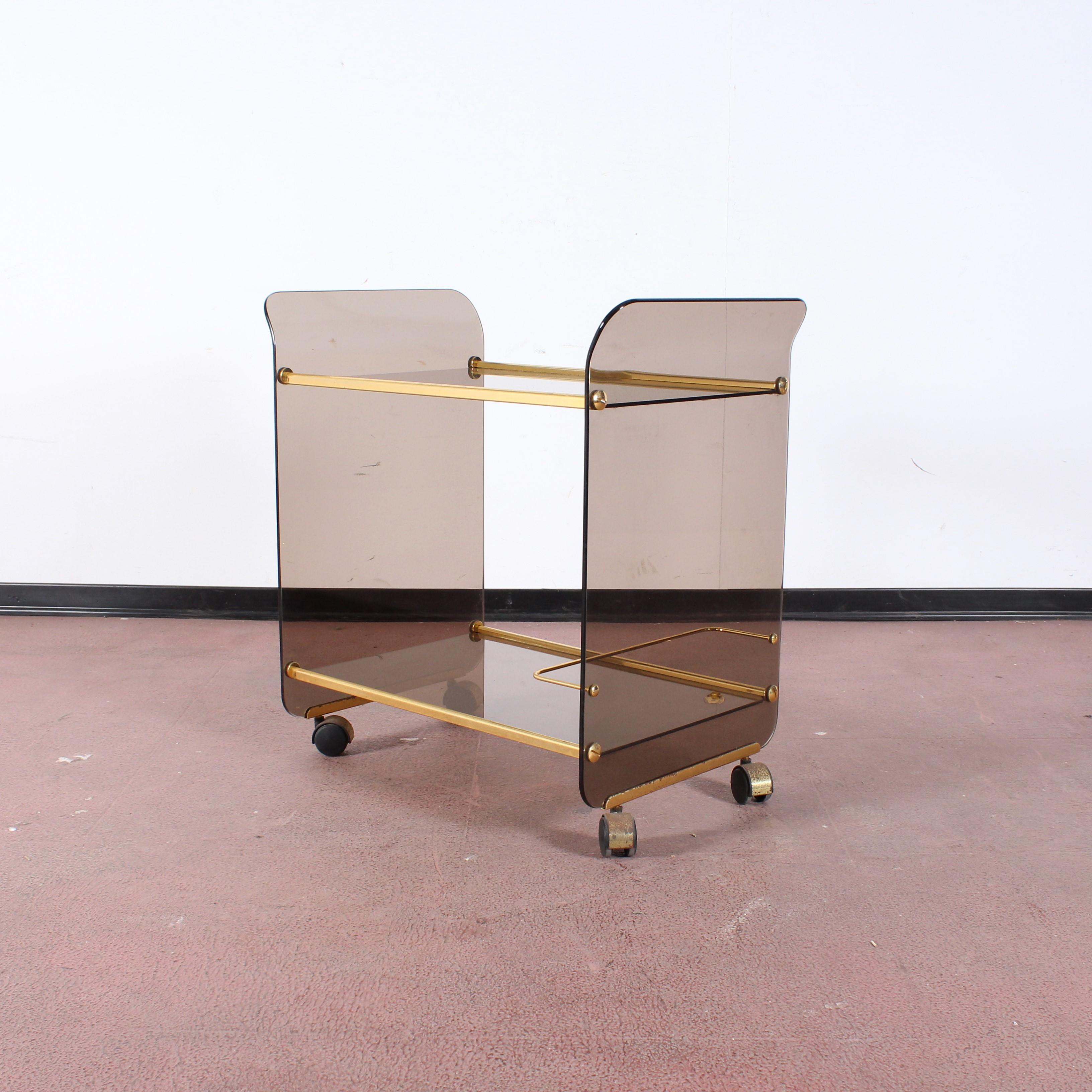 Gold Plate Midcentury U. Mascagni Curved Glass and Golden Brass Serving Bar Cart, Italy