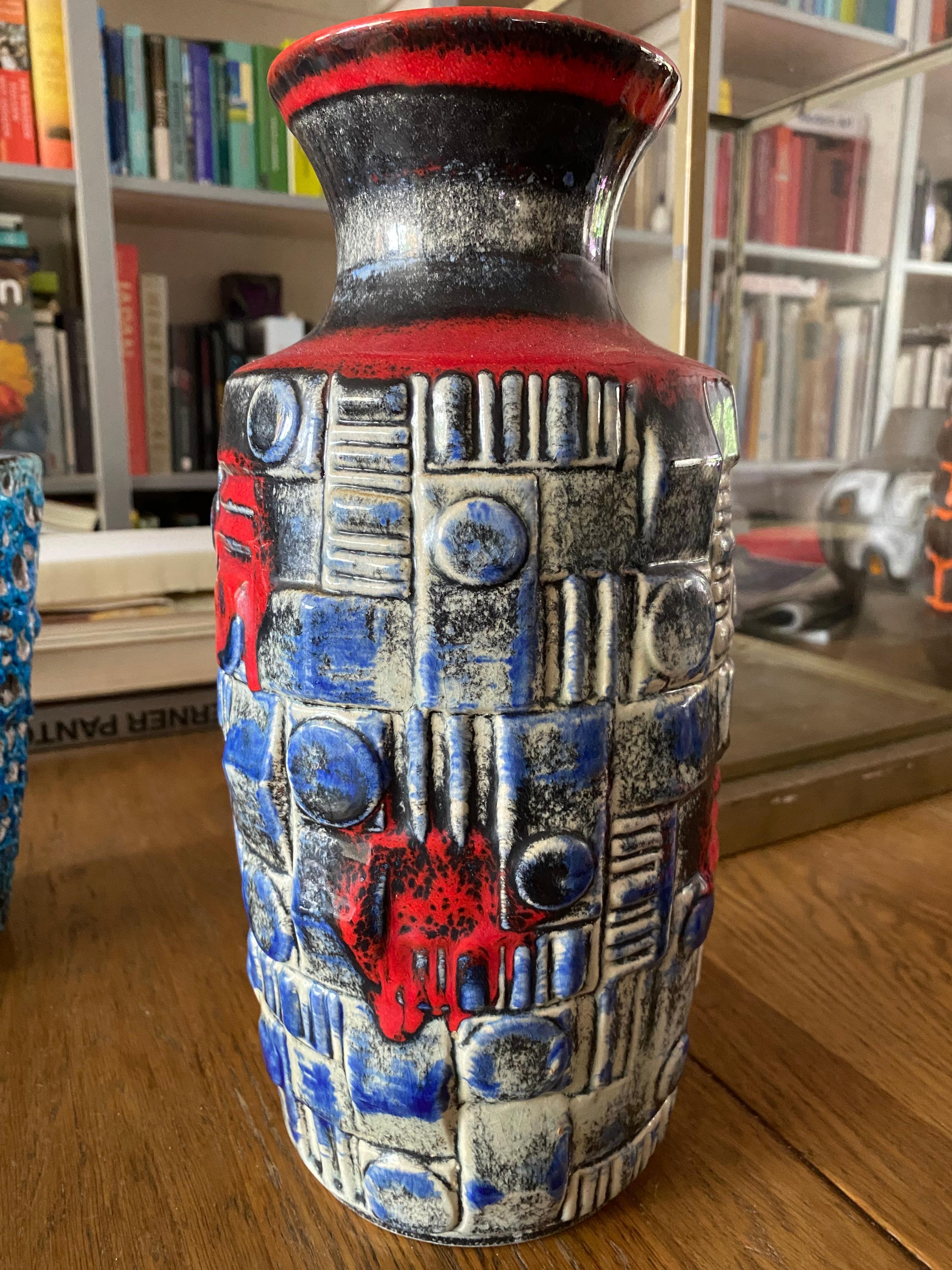 A bit of a Brutalist midcentury vase from the Ubelacker pottery.