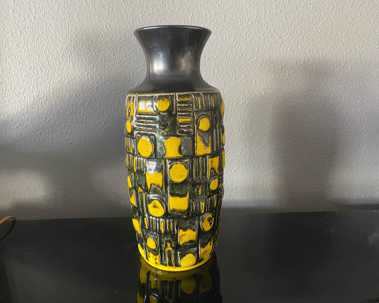 Mid-Century Modern Vase brutaliste Ubelacker du milieu du siècle dernier en vente