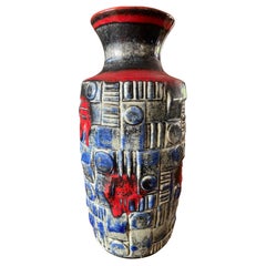 Brutalistische Vase von Ubelacker aus der Jahrhundertmitte