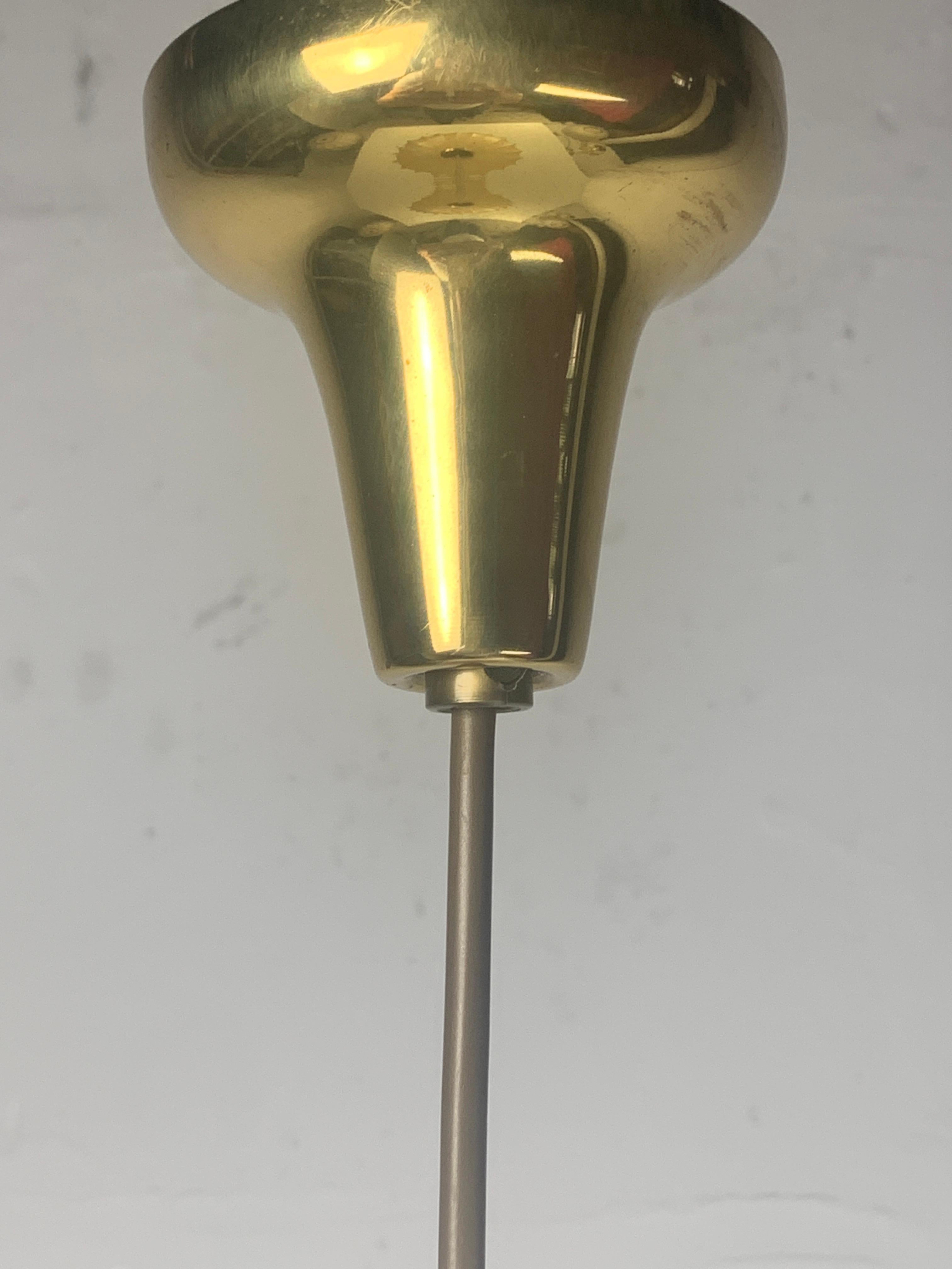 Metà XX secolo Lampada a sospensione a forma di bozzolo ufo di metà secolo, con ottone 1960 in vendita
