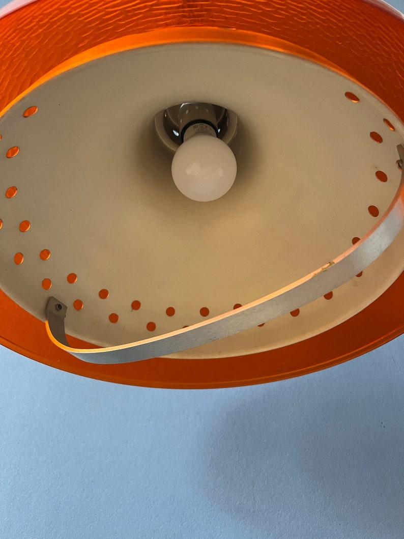 Lampada a sospensione UFO di metà secolo in plexiglass, anni '70 In condizioni ottime in vendita a ROTTERDAM, ZH