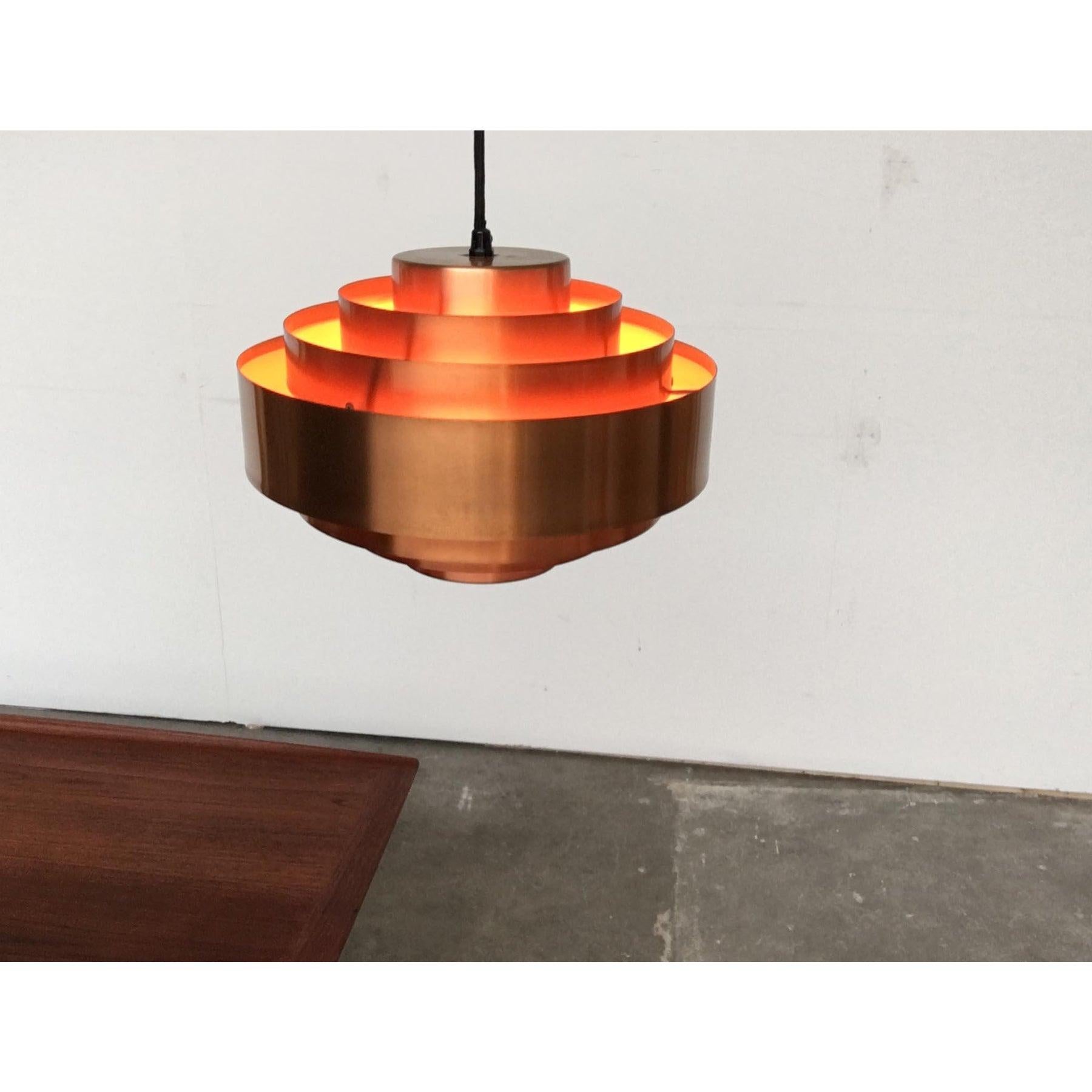 Lampada a sospensione Ultra di metà secolo di Jo Hammerborg per Fog & Mørup, anni '60

- Lampada a sospensione color rame del produttore danese Fog and Morup
- Basato su un disegno di Jo Hammerborg dei primi anni '60.
- Un design molto semplice e
