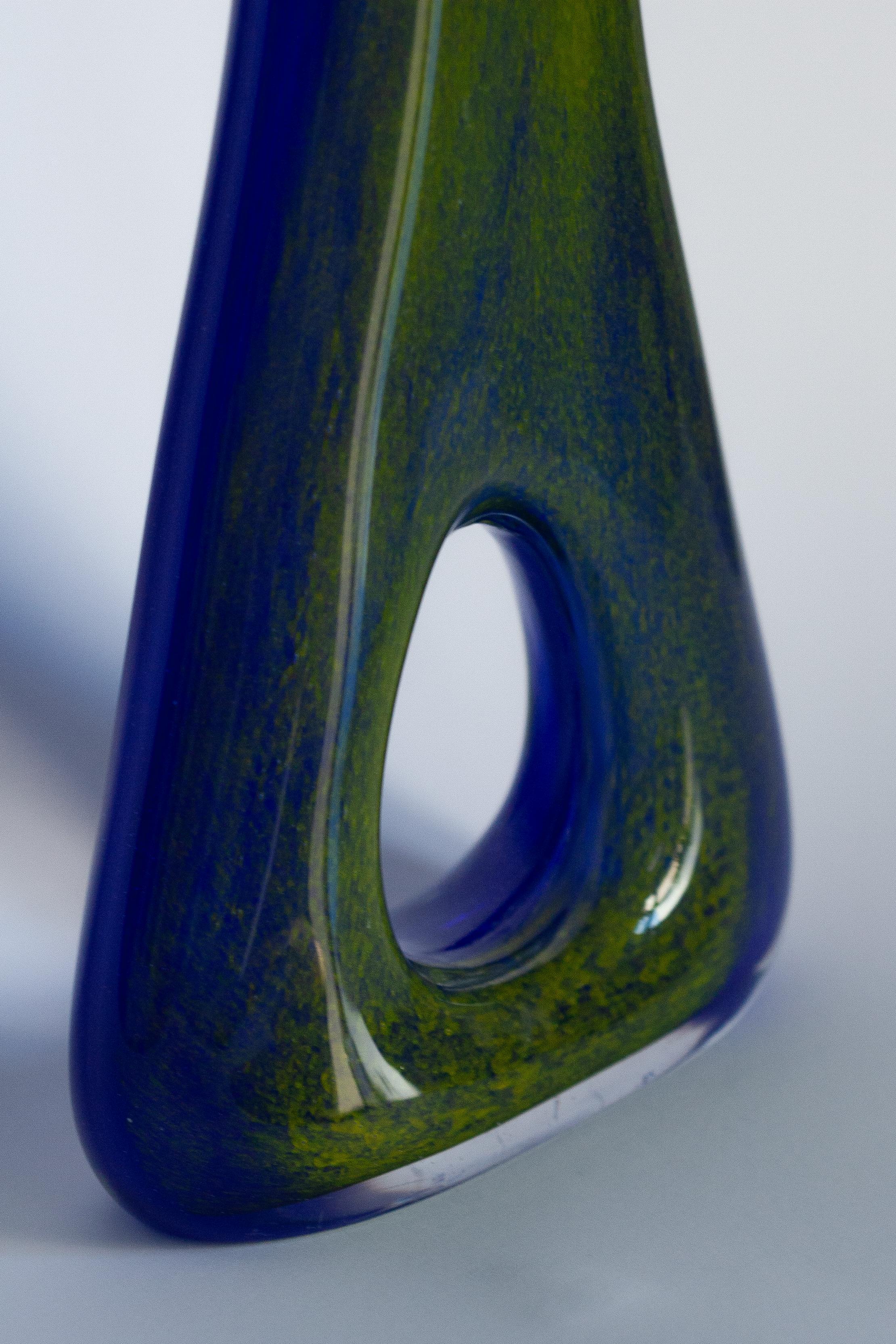 Verre Vase artistique bleu et jaune aigue-marine du milieu du siècle, Europe, années 1960 en vente