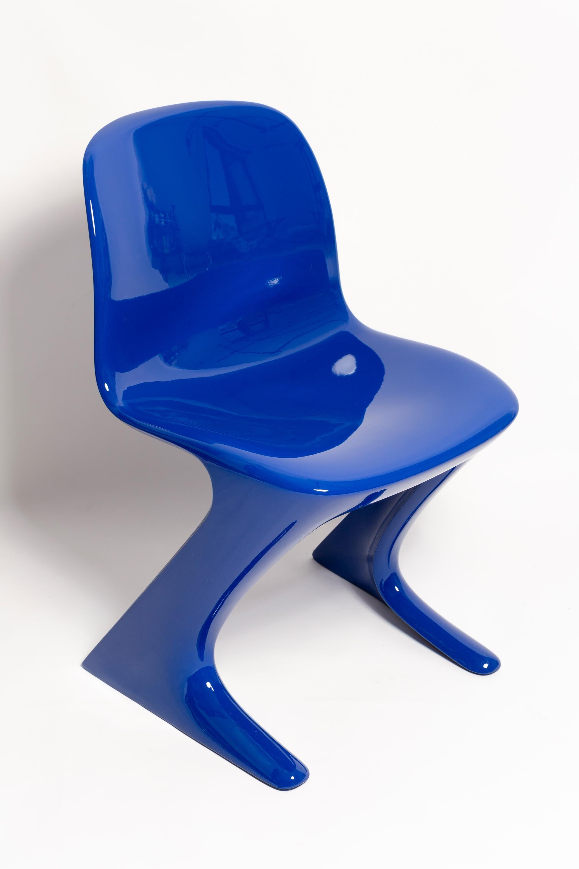 Ultramarinblauer Känguru-Stuhl aus der Mitte des Jahrhunderts, Ernst Moeckl, Deutschland, 1968 (Lackiert) im Angebot