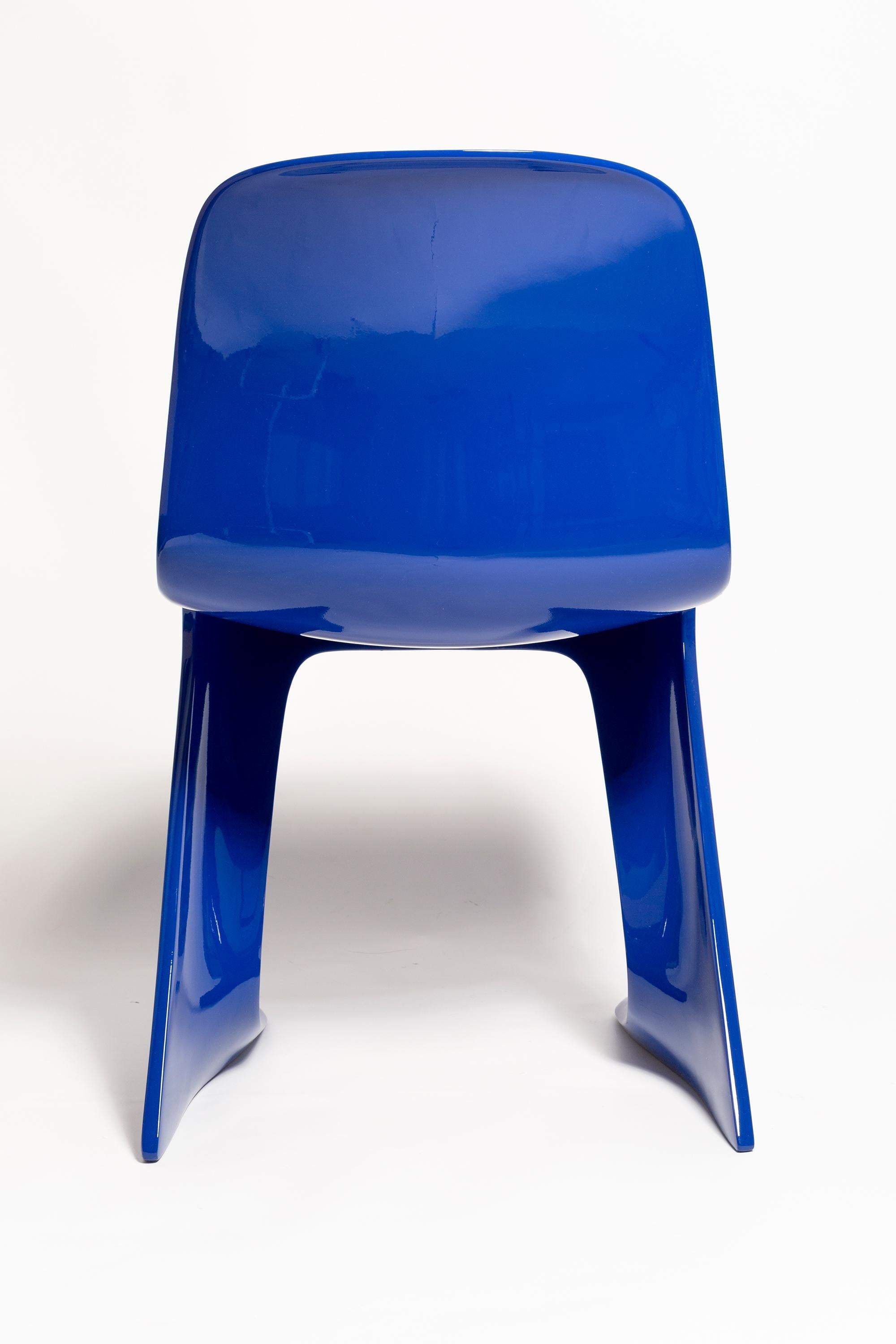 Ultramarinblauer Känguru-Stuhl aus der Mitte des Jahrhunderts, Ernst Moeckl, Deutschland, 1968 (Glasfaser) im Angebot
