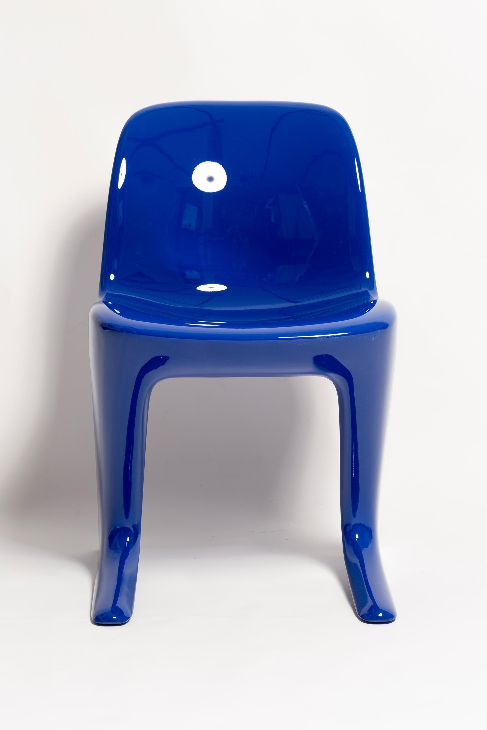 Ultramarinblauer Känguru-Stuhl aus der Mitte des Jahrhunderts, Ernst Moeckl, Deutschland, 1968 im Angebot 1