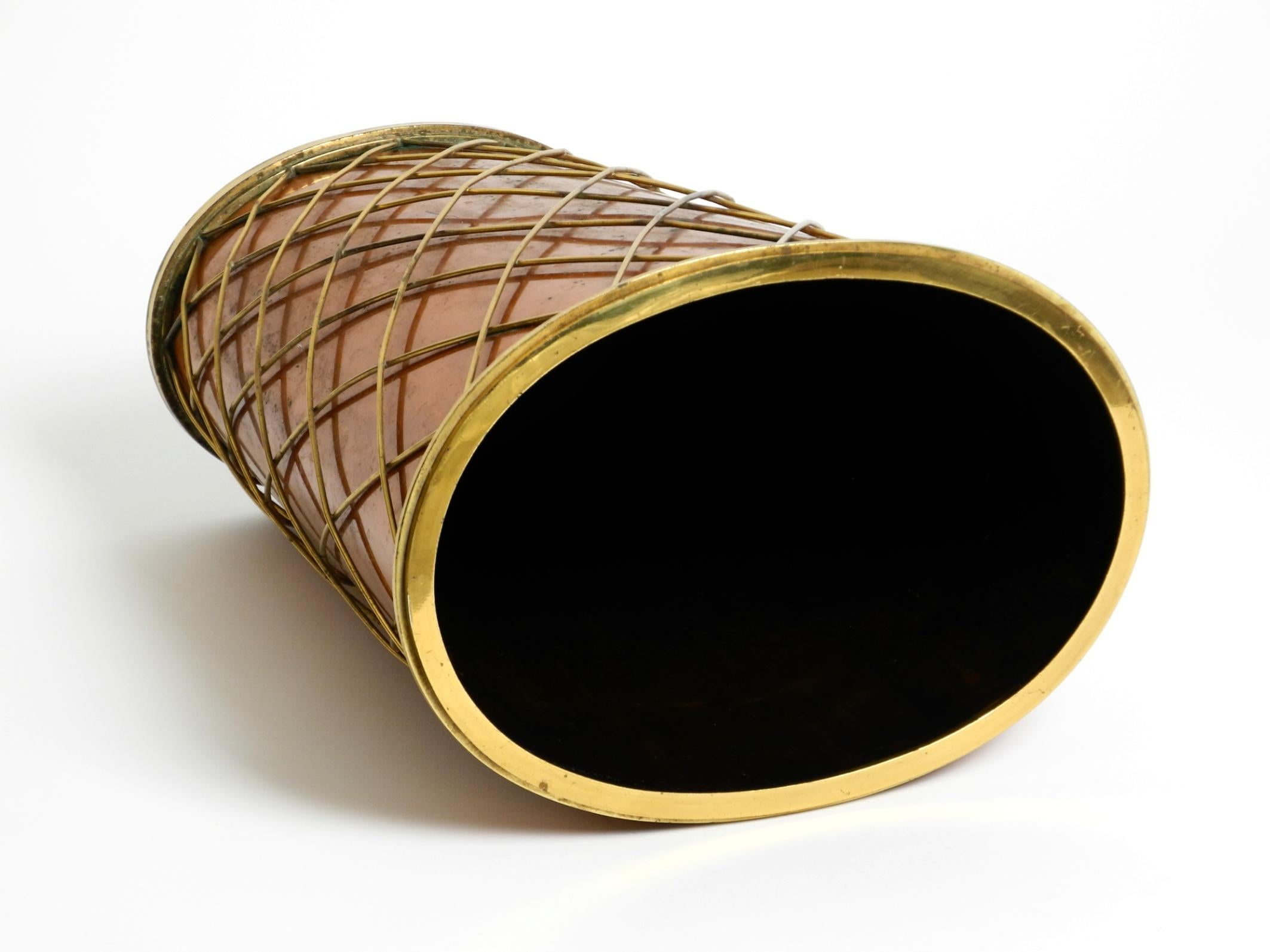 Mid Century umbrella stand by Vereinigte Werkstätten made of copper and brass For Sale 10