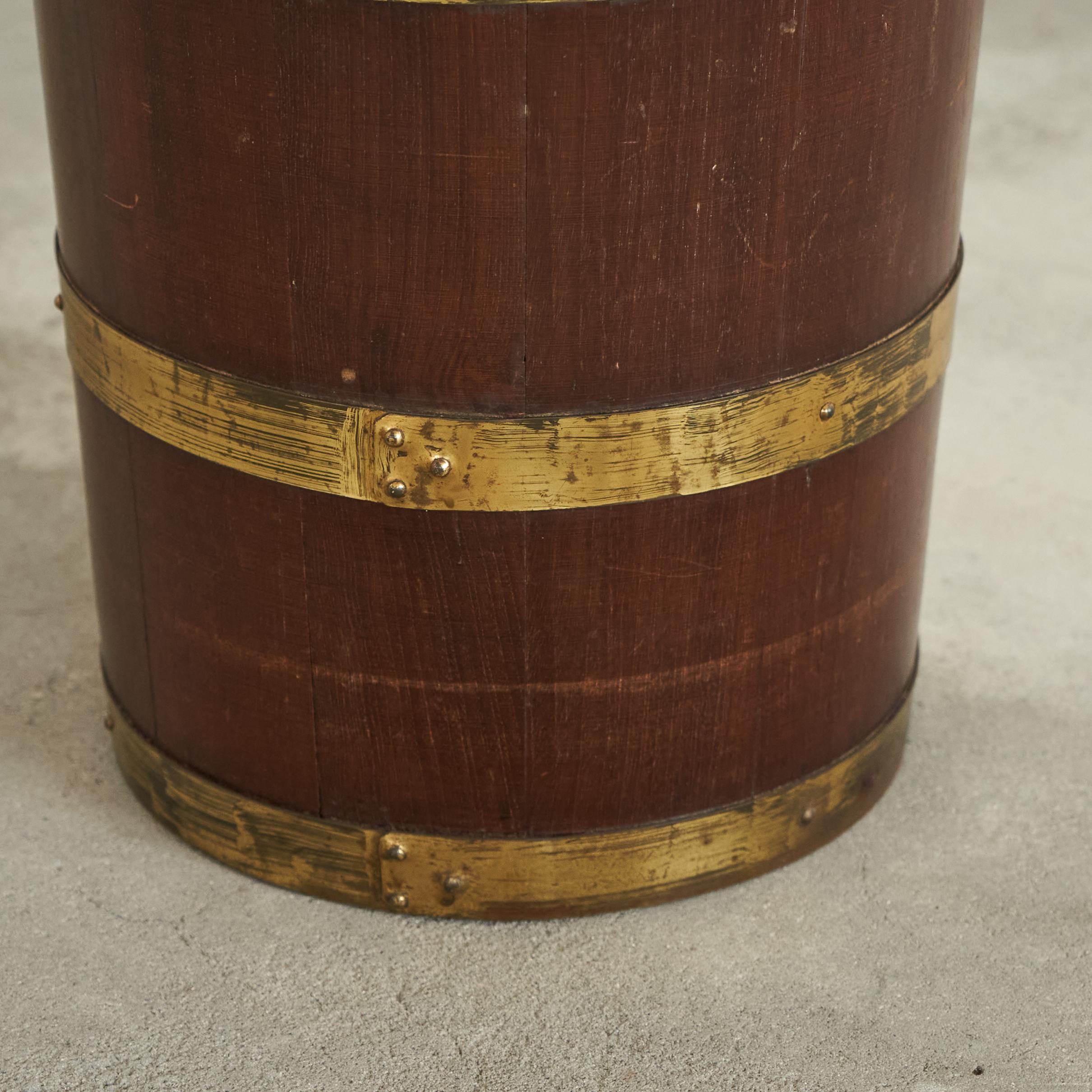 Mid Century Umbrella Stand in Solid Wood and Patinated Brass In Good Condition In Tilburg, NL