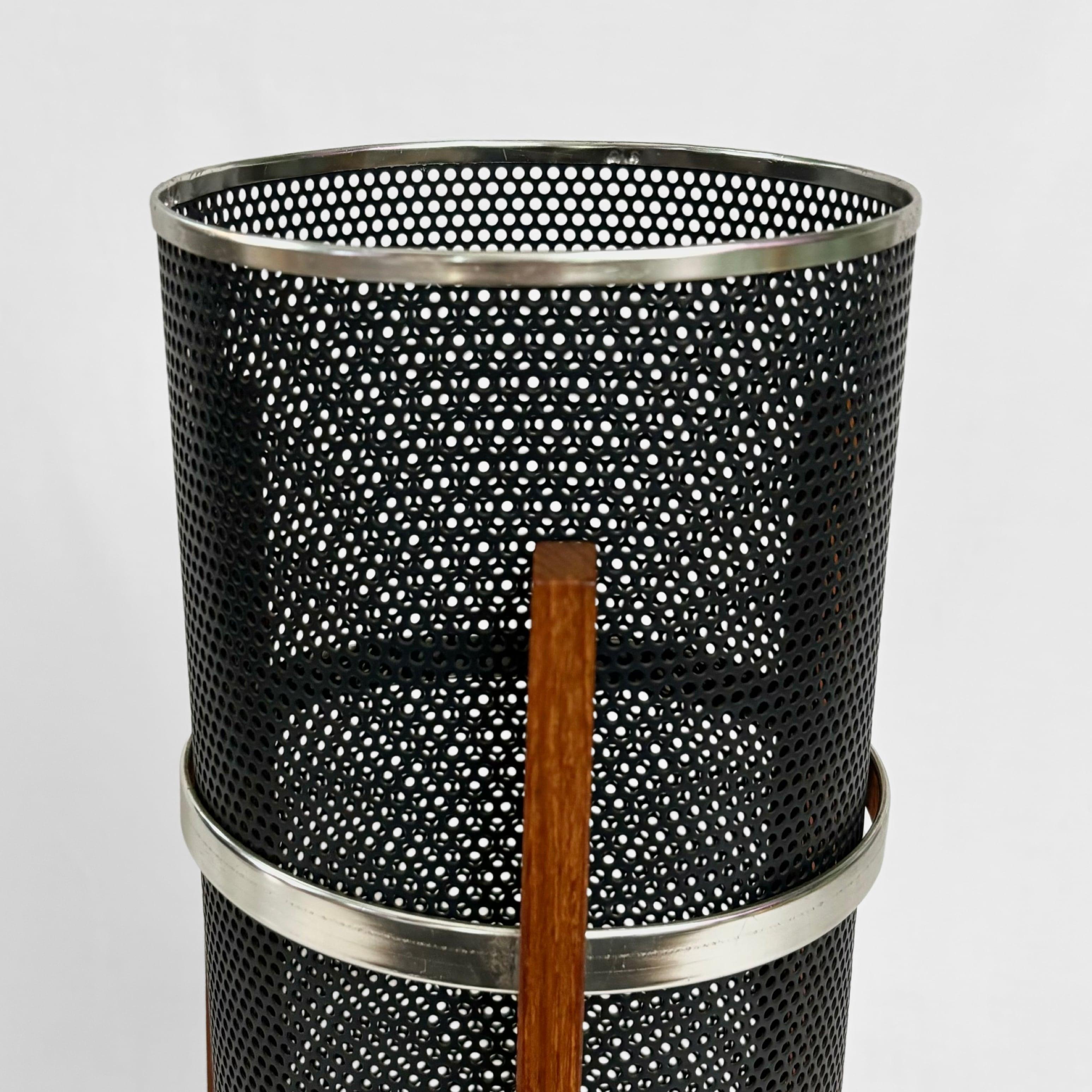 Acier Porte-parapluie / corbeille à papier du milieu du siècle, fonte et teck, Allemagne, années 1960 en vente