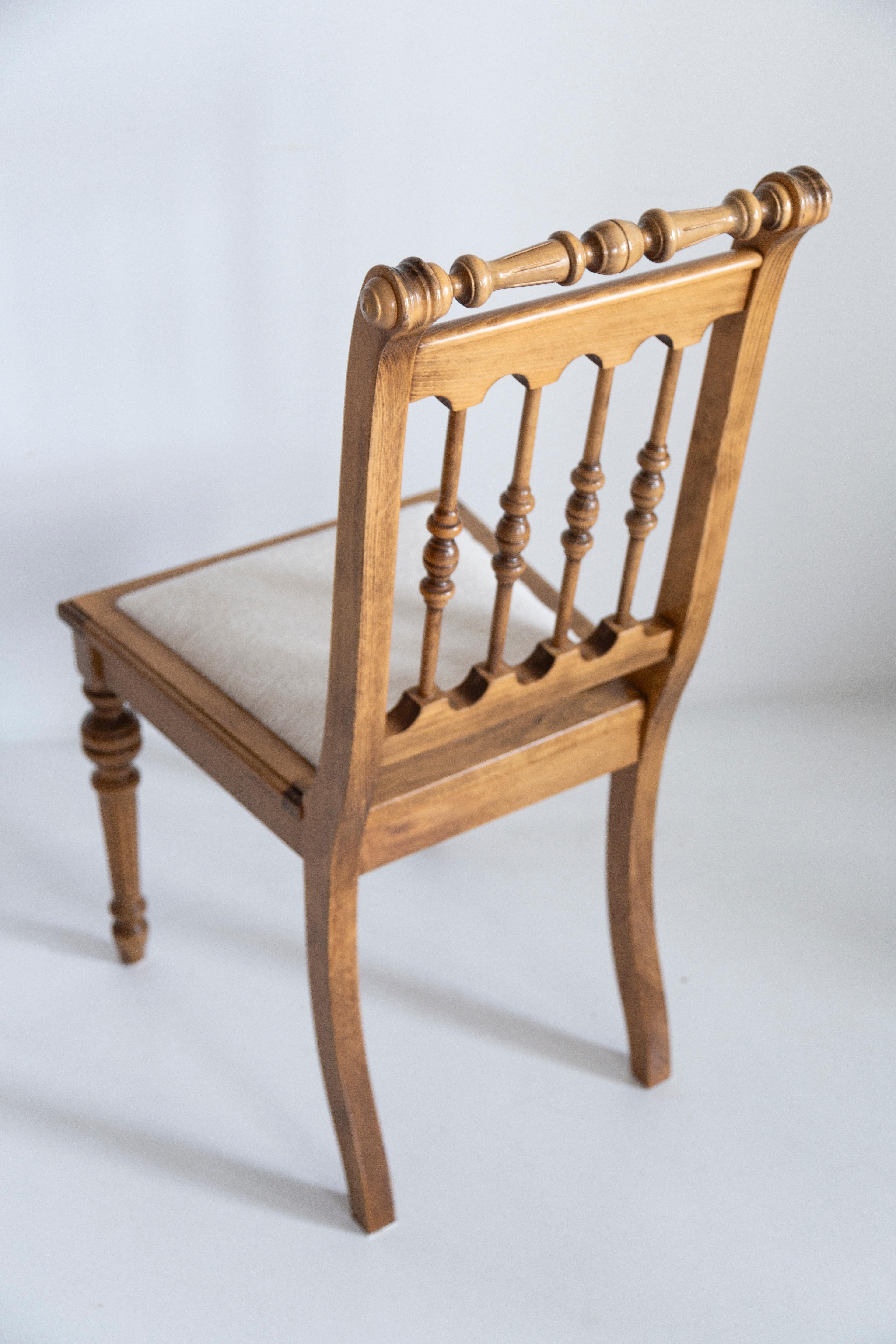 Mid Century Unique Chair, White Chenille, Oak Wood, Europe, 1960s For Sale 5