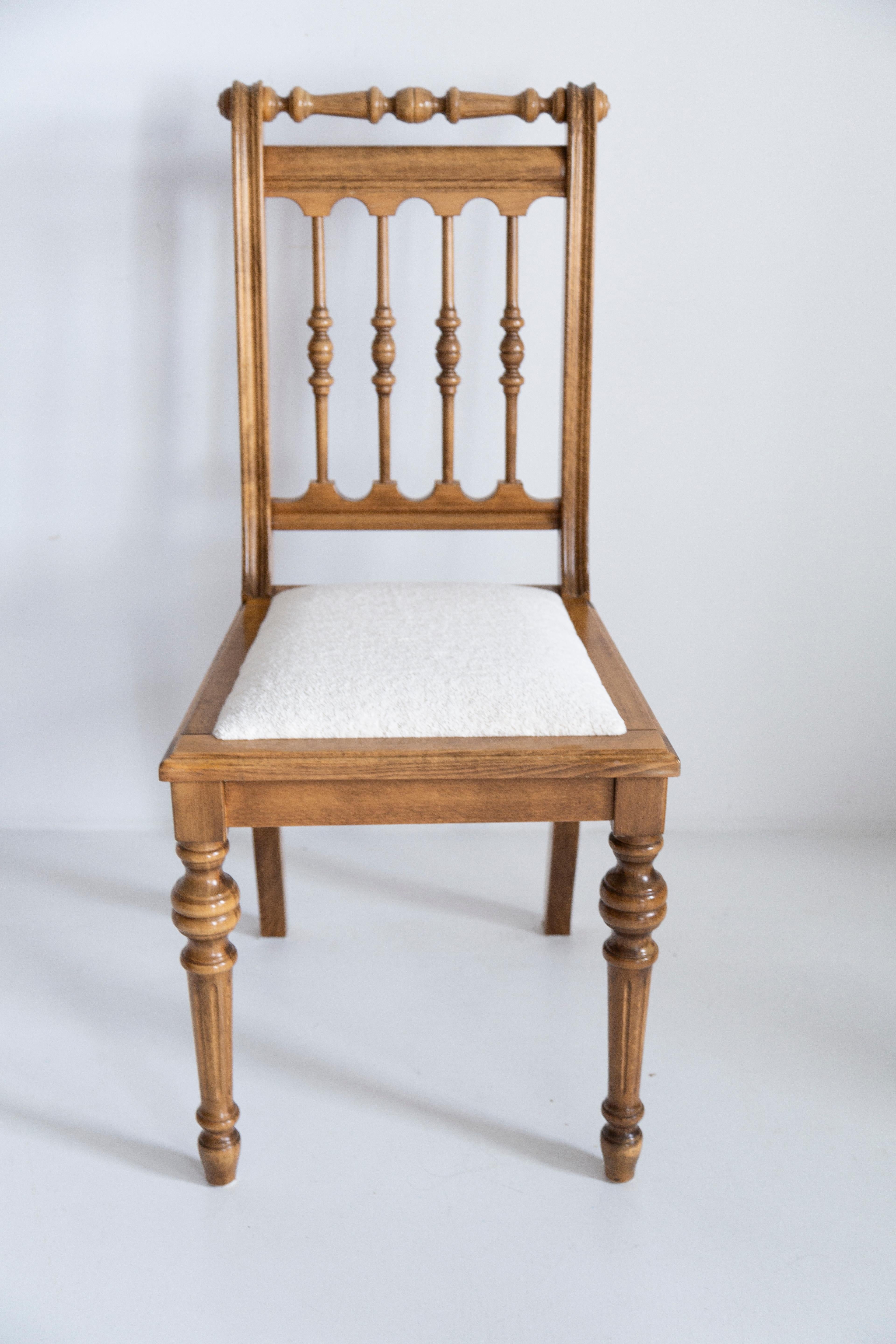 Mid Century Unique Chair, White Chenille, Oak Wood, Europe, 1960s For Sale 6
