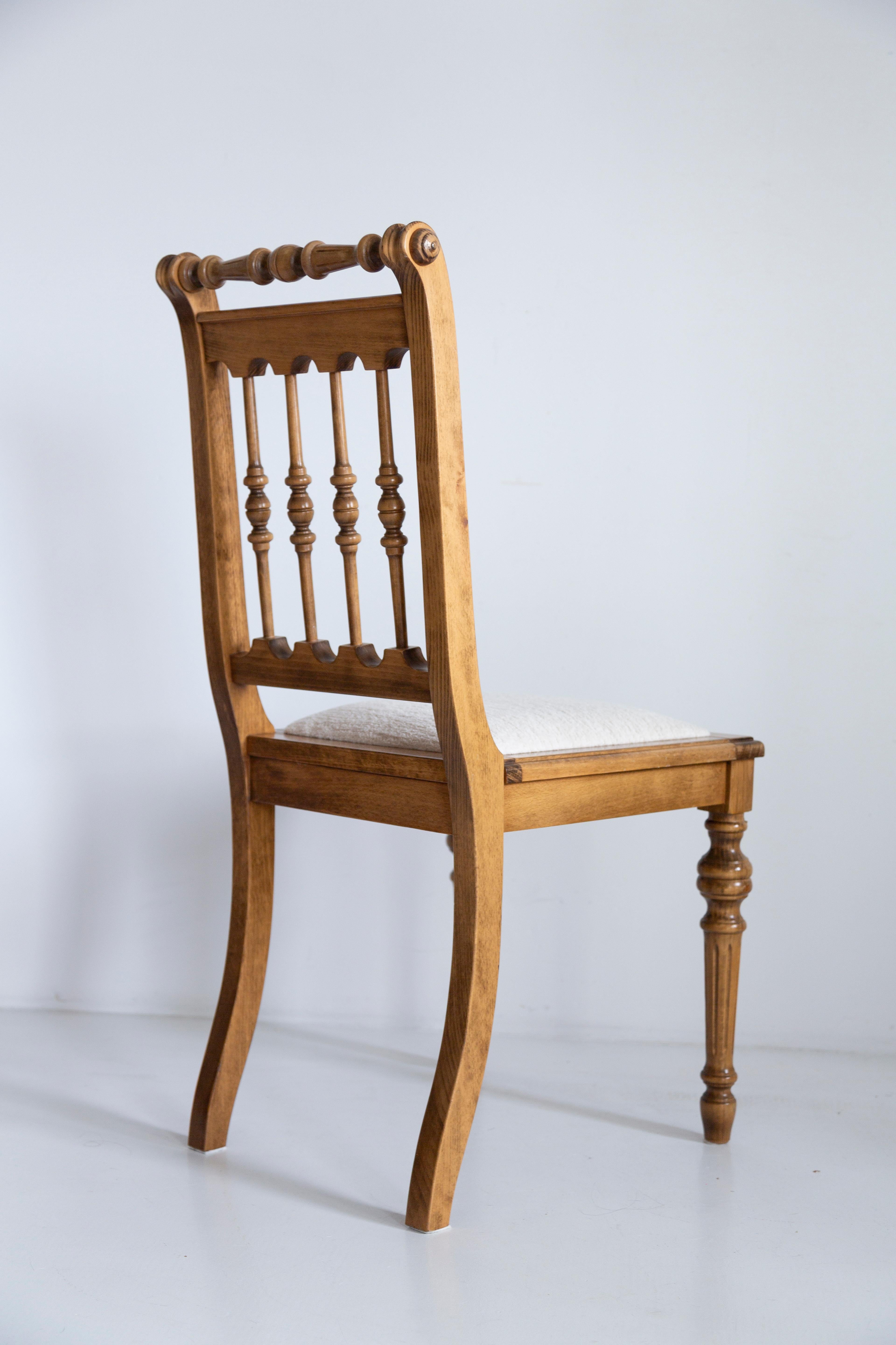 Mid Century Unique Chair, White Chenille, Oak Wood, Europe, 1960s For Sale 1