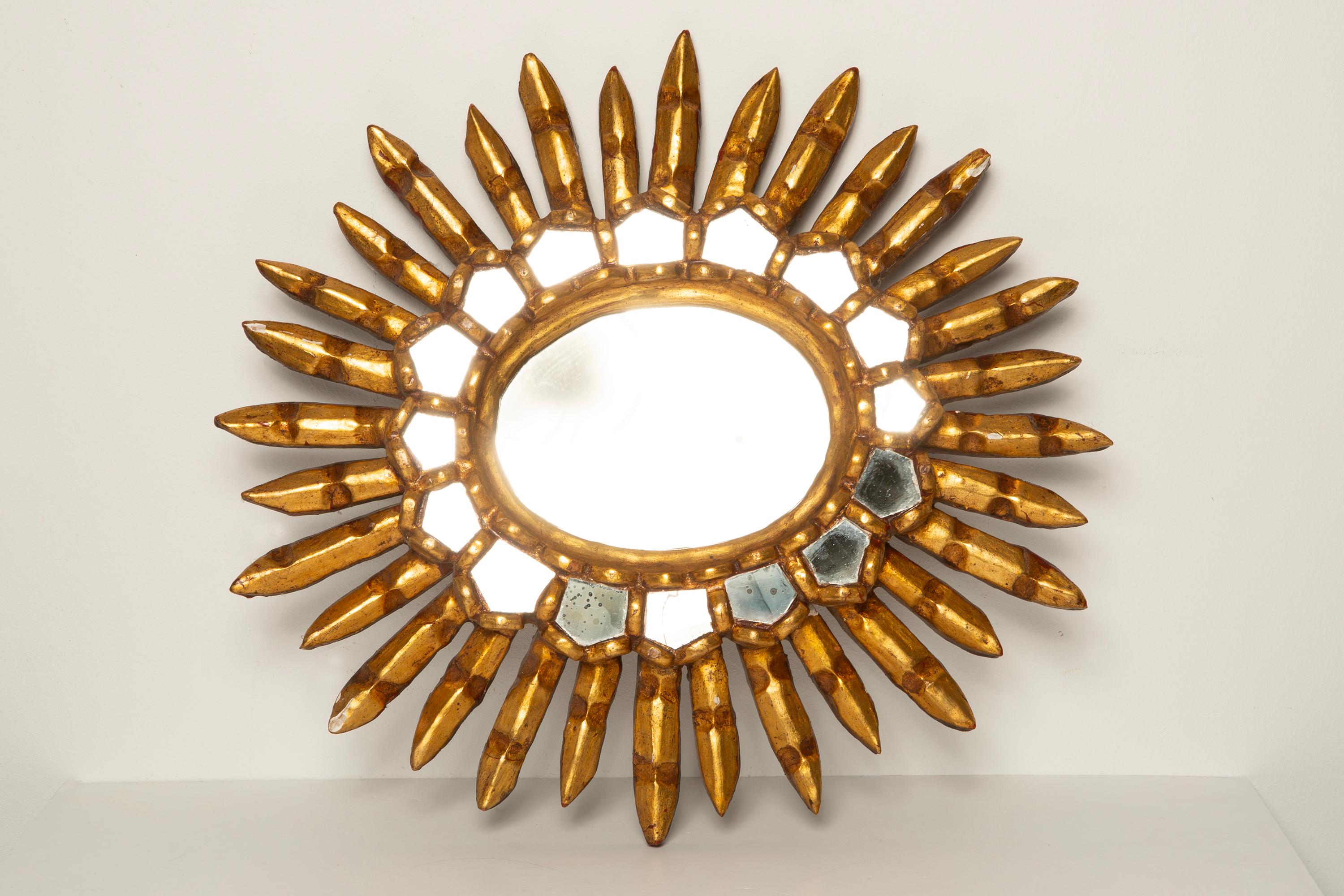 Mid Century Unique Modern Gold Italian Sunburst Mirror, Giltwood, 1960s (20. Jahrhundert) im Angebot