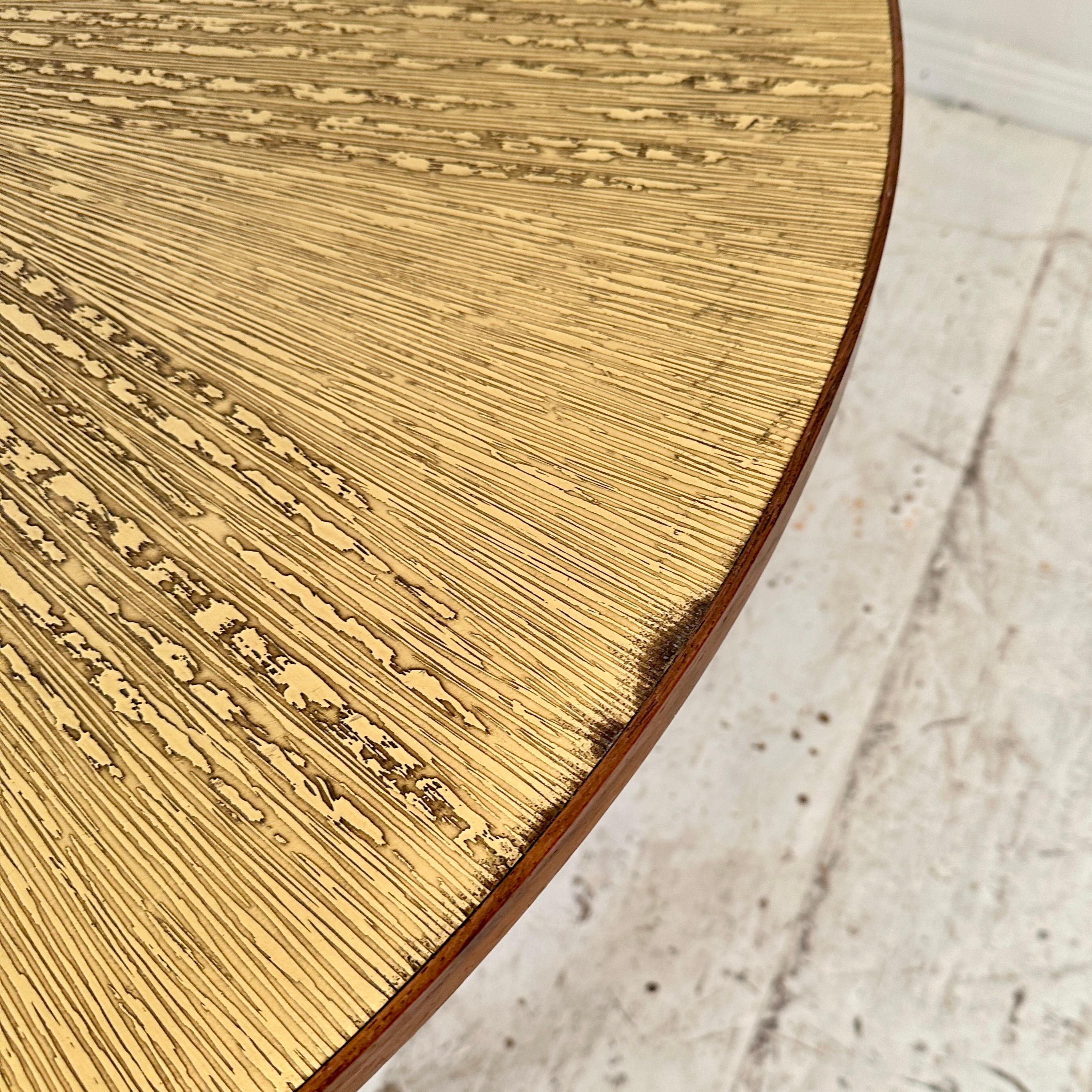 Mid Century Unique Round Coffee Table by Heinz Lilienthal in Etched Brass, 1970 In Good Condition For Sale In Berlin, DE