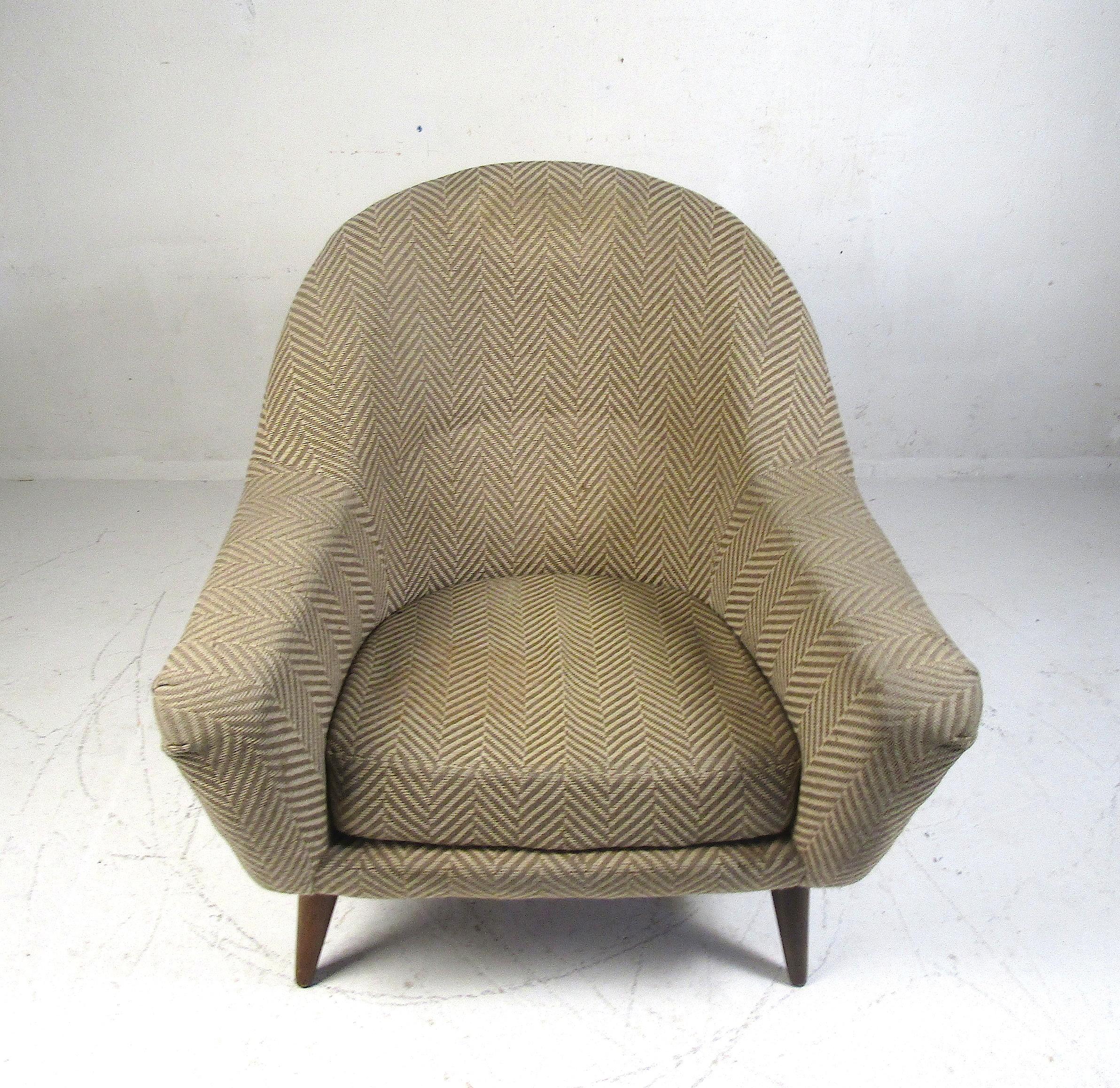 Gepolsterter Sessel aus der Jahrhundertmitte (Moderne der Mitte des Jahrhunderts) im Angebot