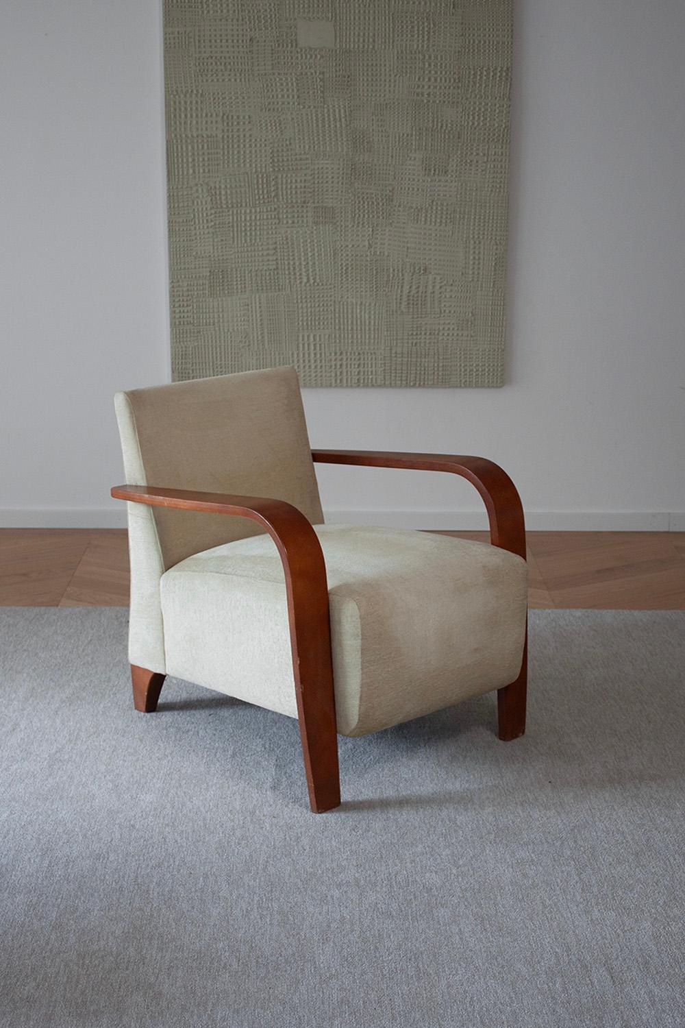 Mid-Century Upholstered Armchair or Clubchair with Curved Bendwood Armrest In Fair Condition For Sale In Rümmingen, BW