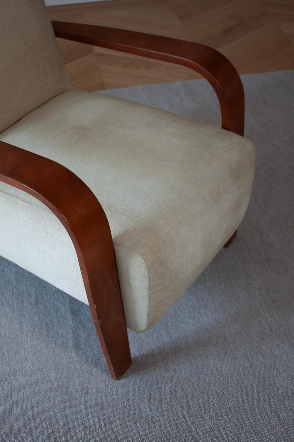 Mid-Century Upholstered Armchair or Clubchair with Curved Bendwood Armrest For Sale 1