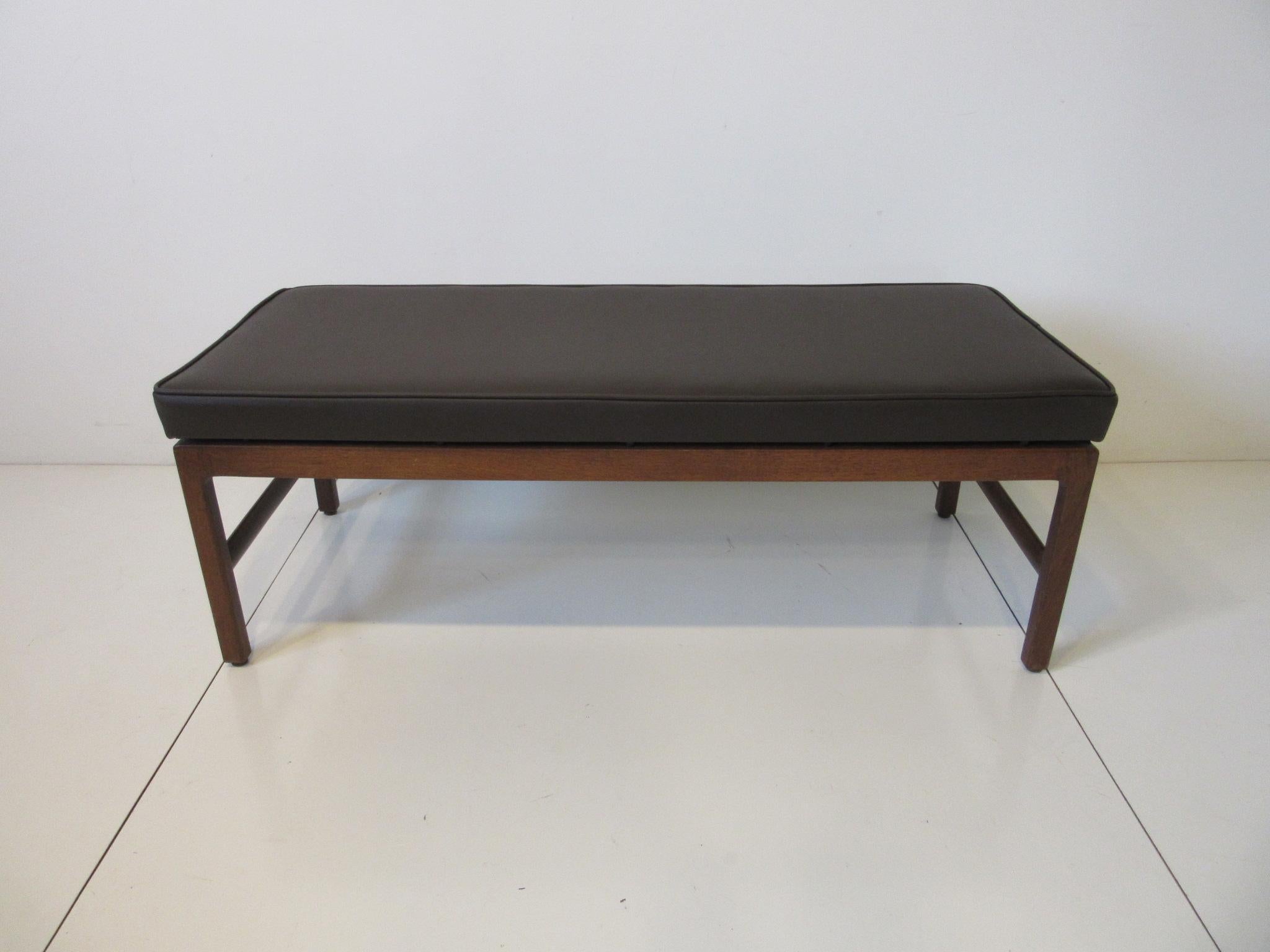Midcentury Upholstered Bench in the Manner of Jens Risom 1