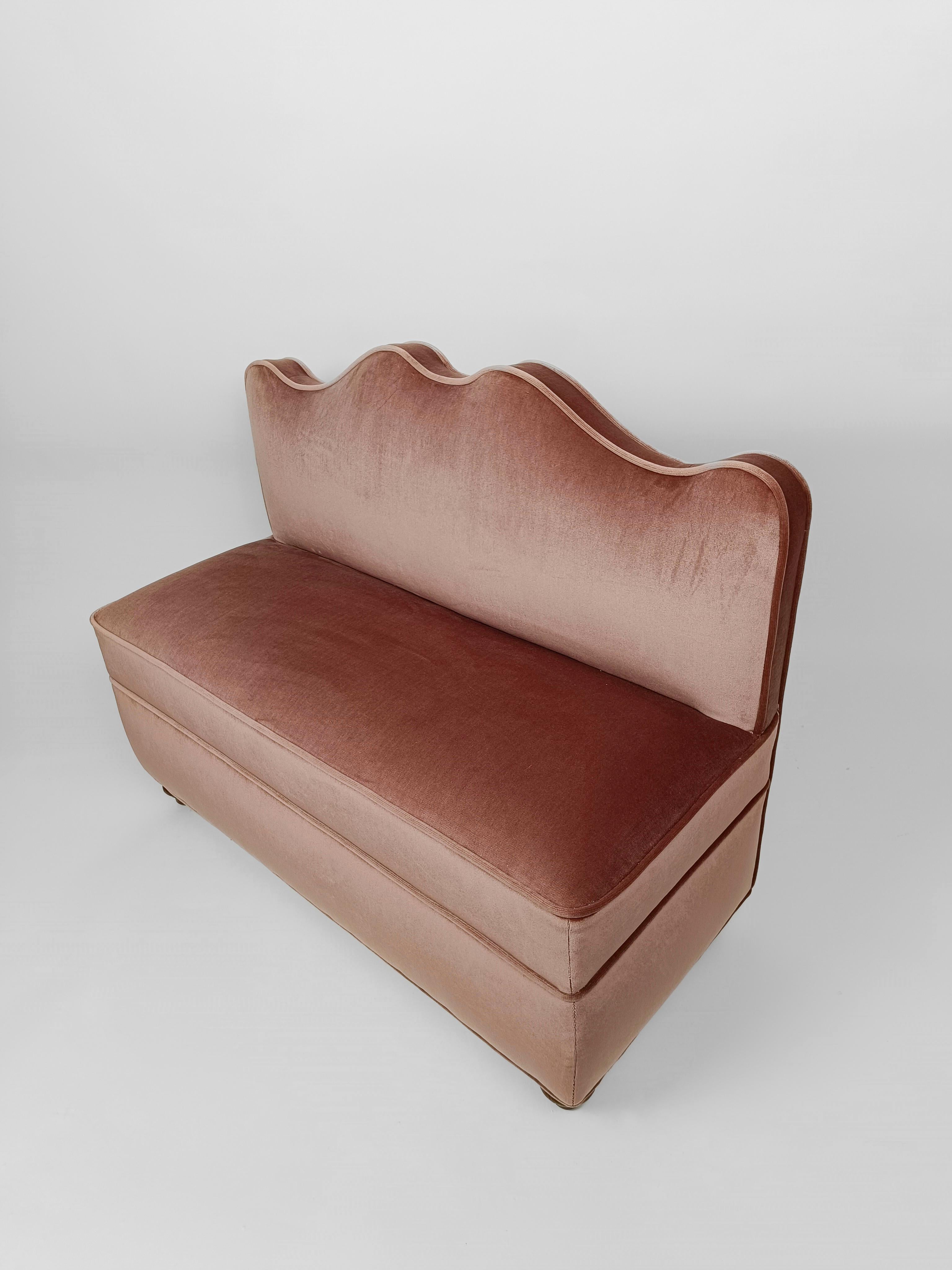 Mid Century Upholstered Bench with Wavy Backrest in the style of Paolo Buffa 50s 5