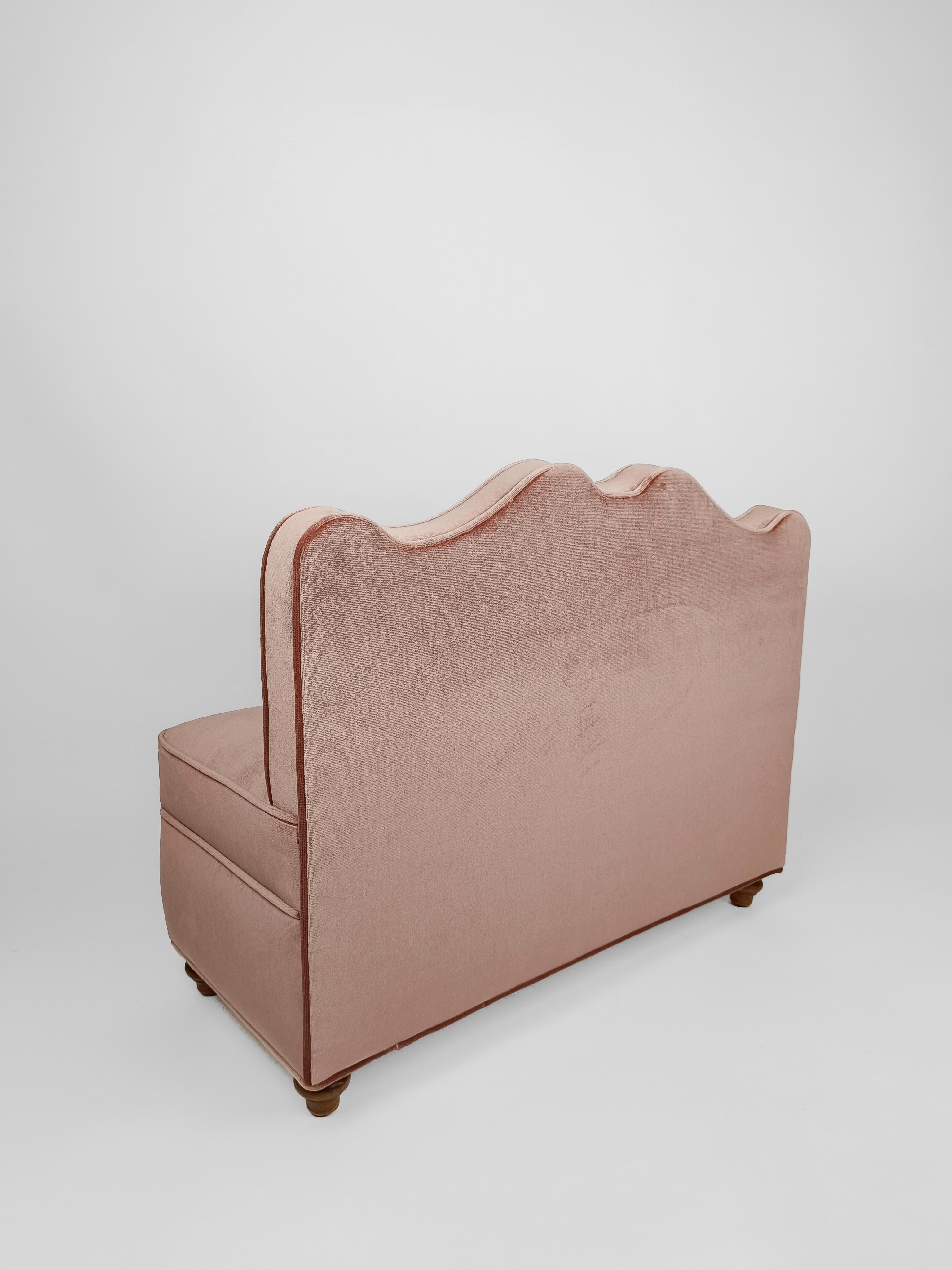 Mid Century Upholstered Bench with Wavy Backrest in the style of Paolo Buffa 50s 6
