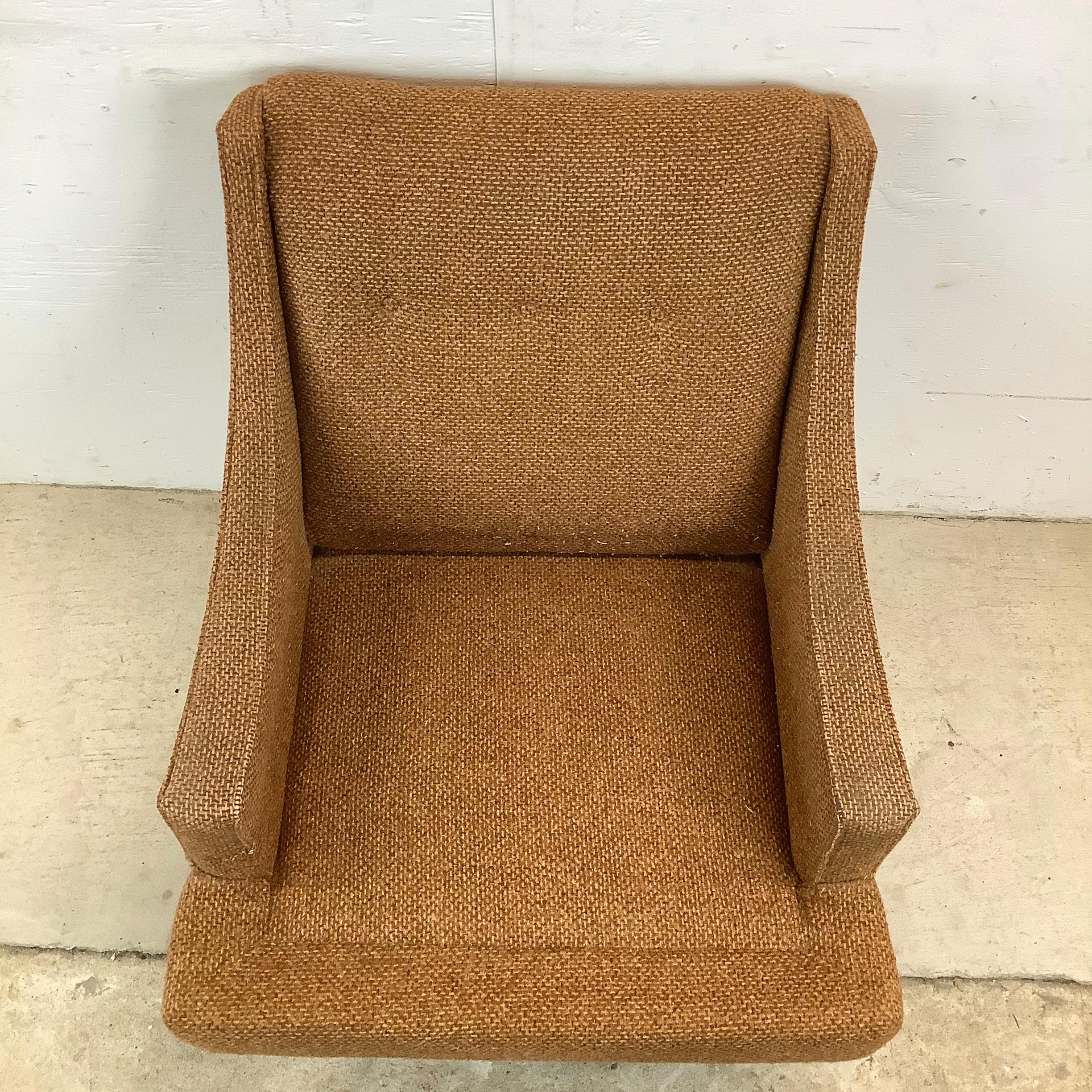 Mid-Century Upholstered Club Chair In Good Condition For Sale In Trenton, NJ