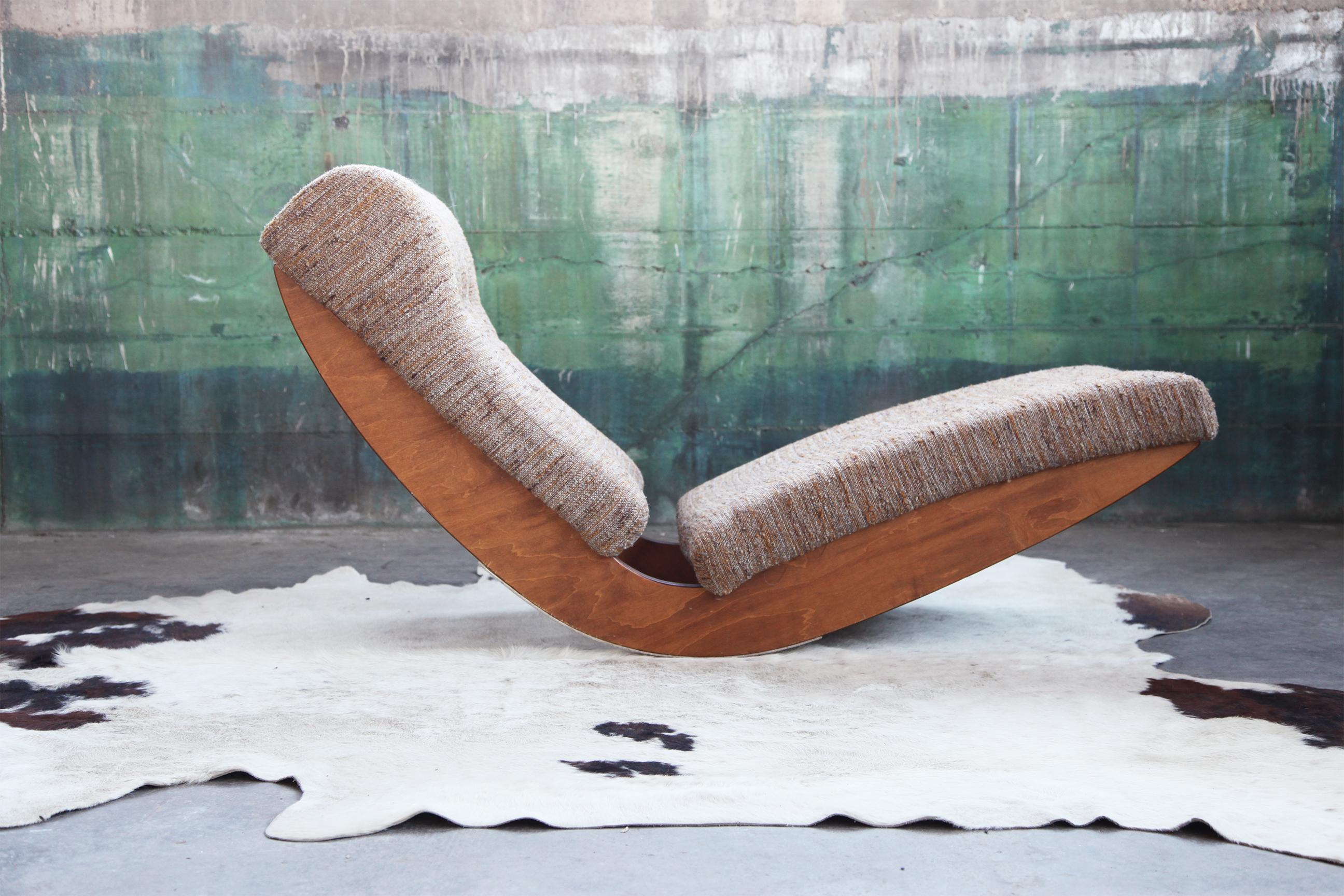 Silla de salón tapizada de mediados de siglo al estilo de Adrian Pearsall siglo XX en venta